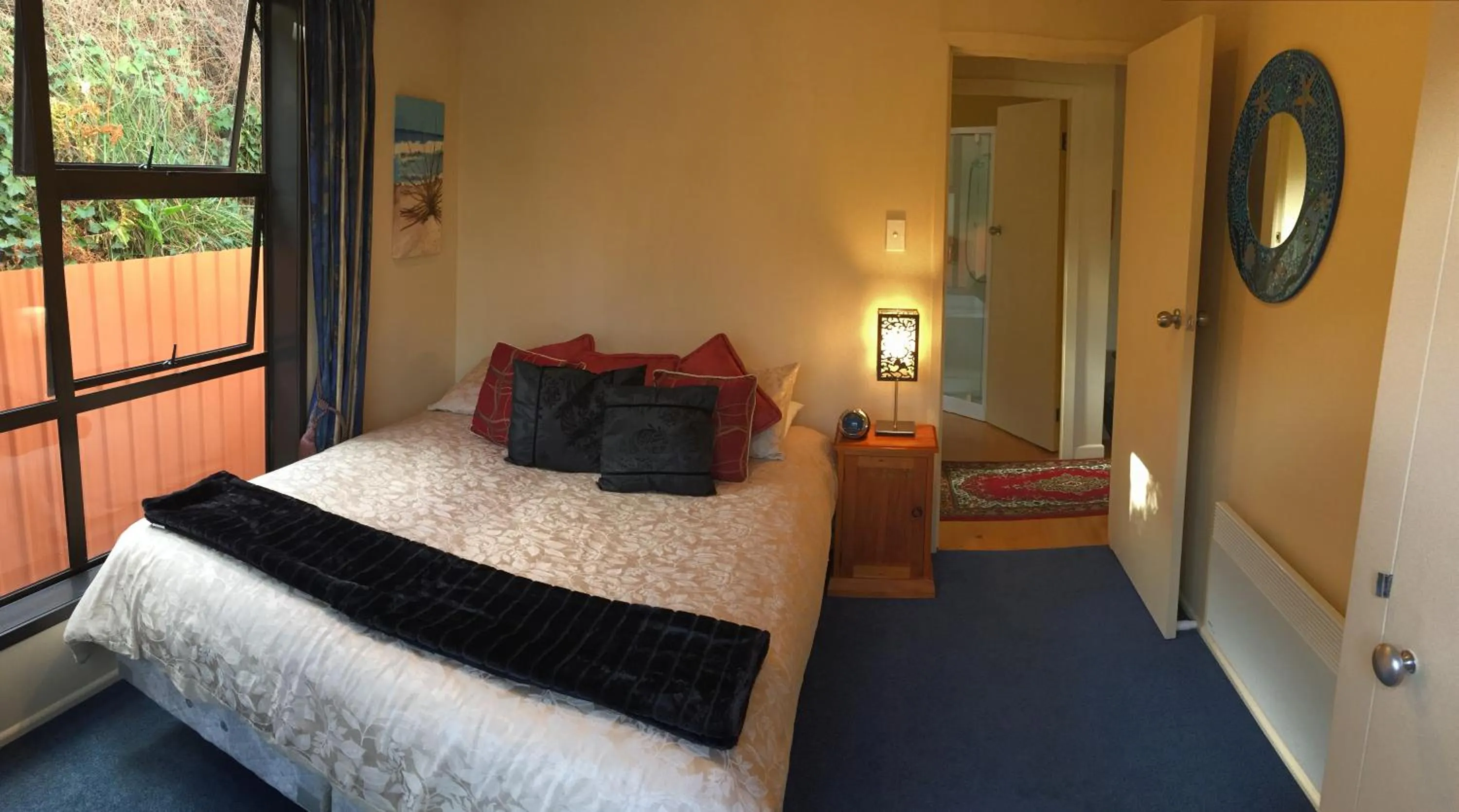 Property building, Bed in Harbour Lodge