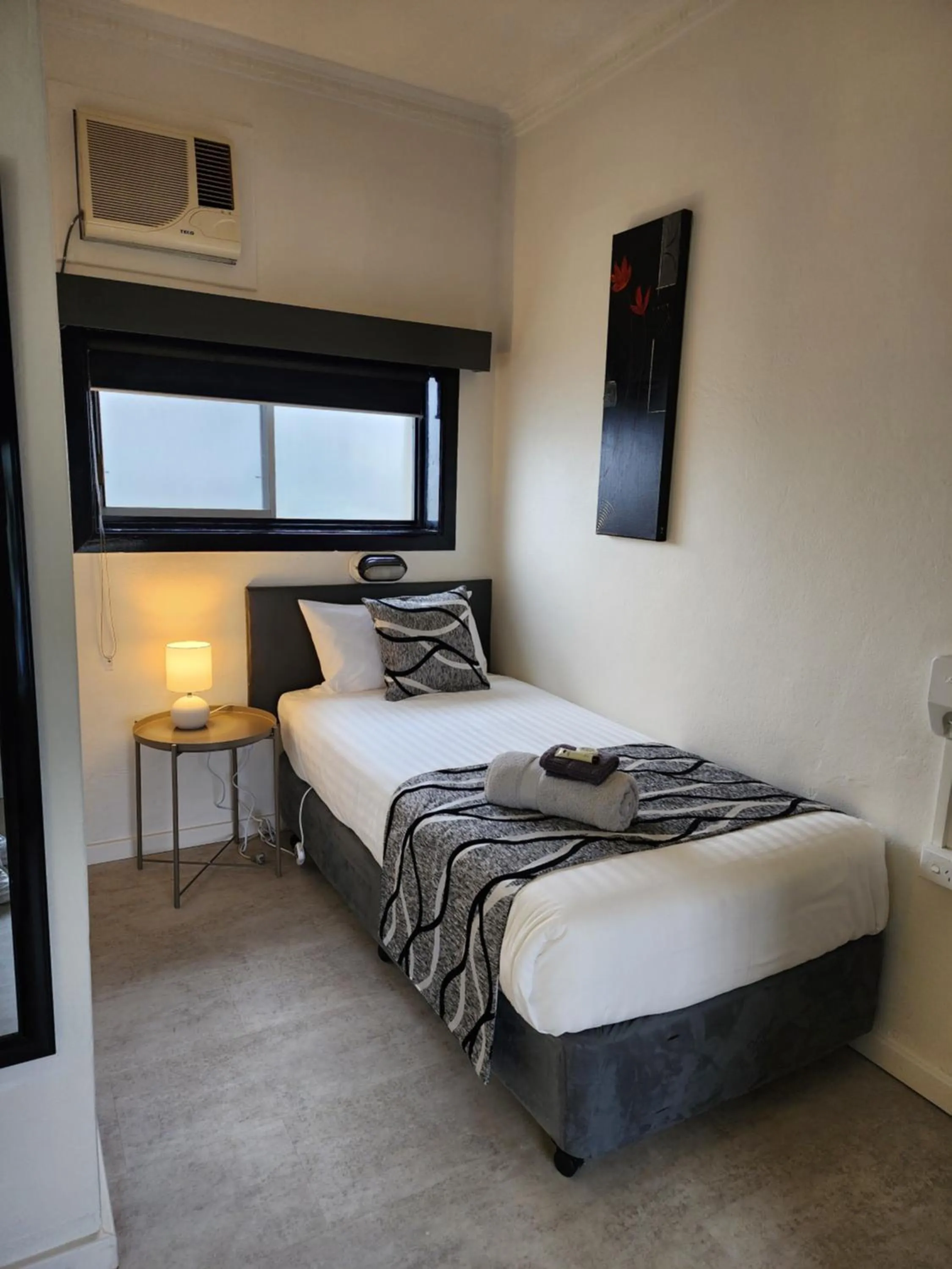 Bed in Inverell Motel