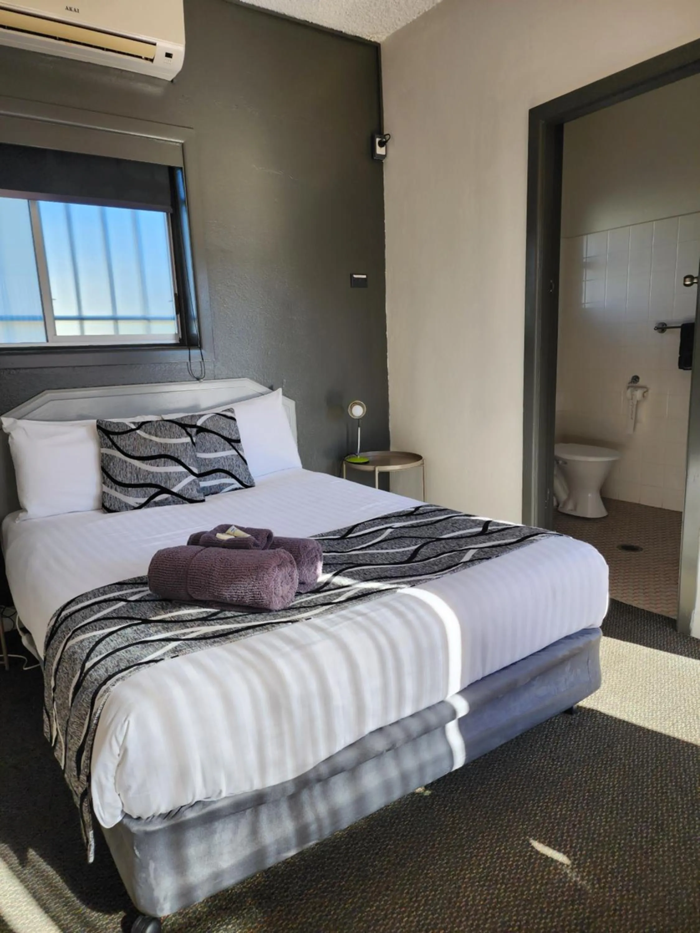 Bed in Inverell Motel