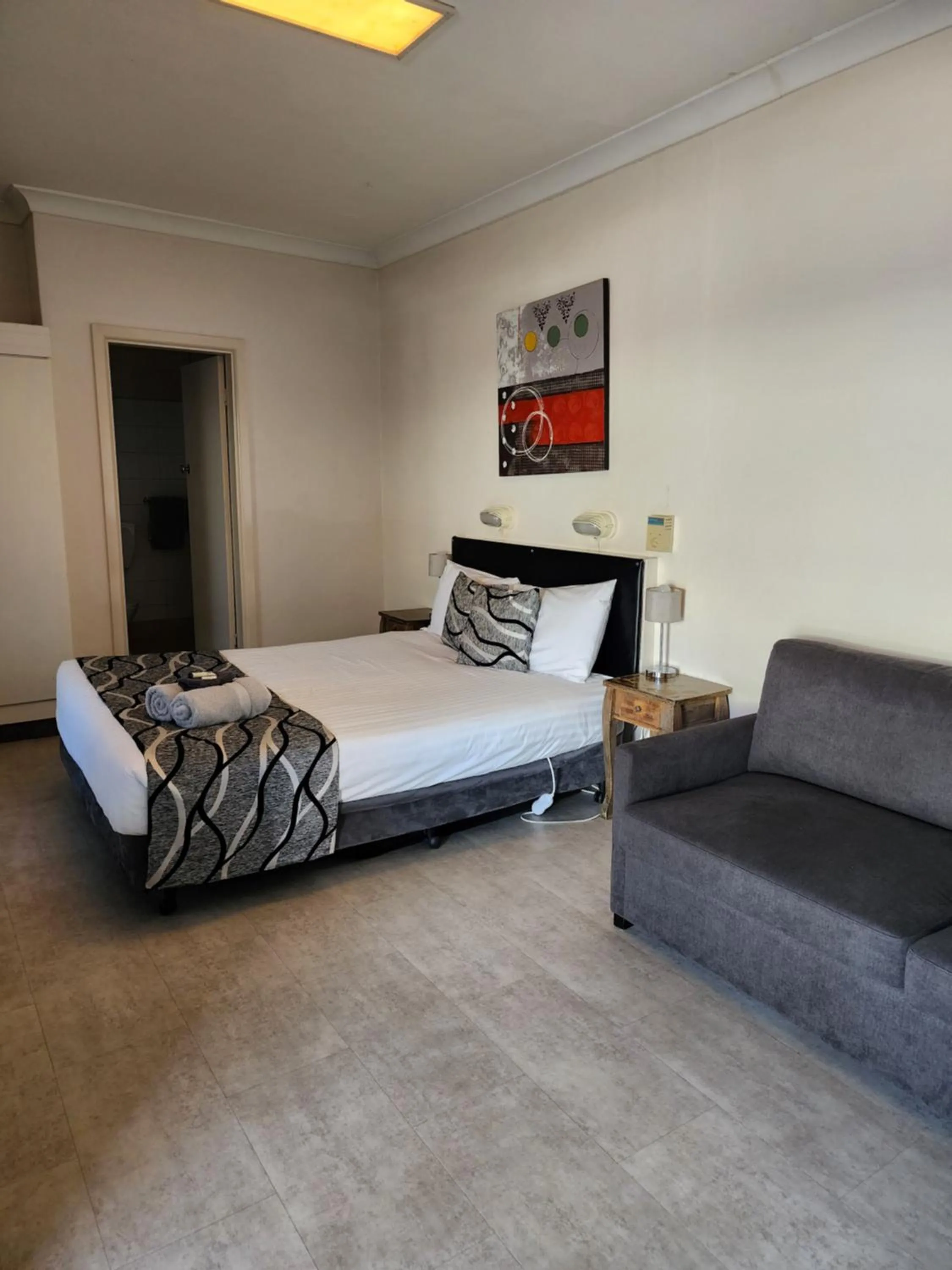 Bed in Inverell Motel