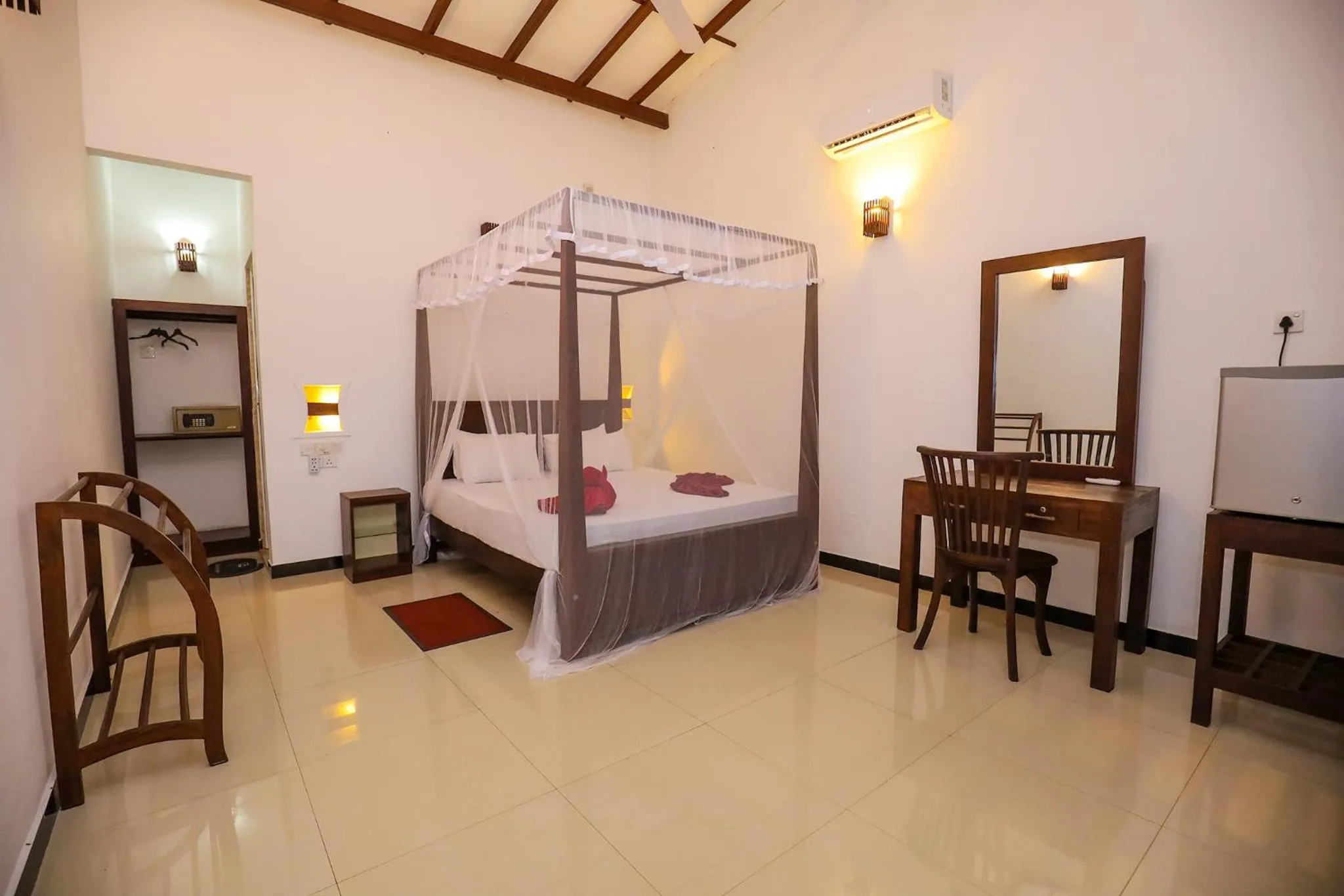 Bed in Tinara River Inn, Weligama