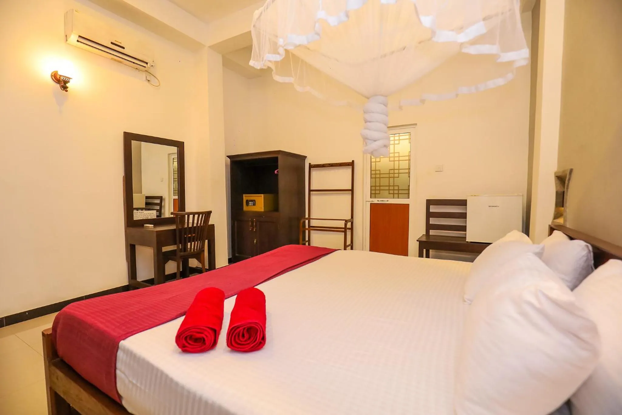 Bedroom, Bed in Tinara River Inn, Weligama