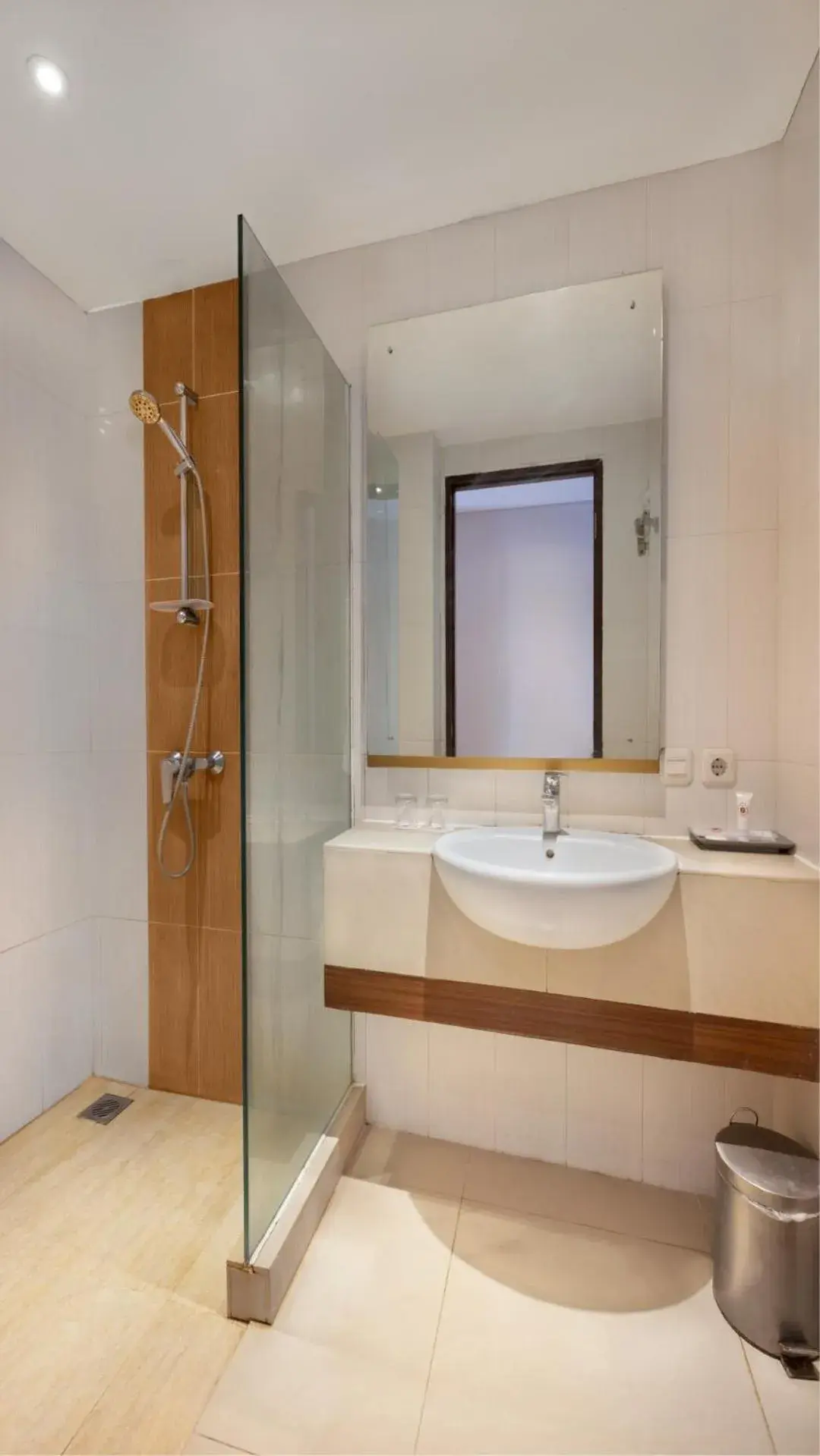 Bathroom in Prima In Hotel Malioboro