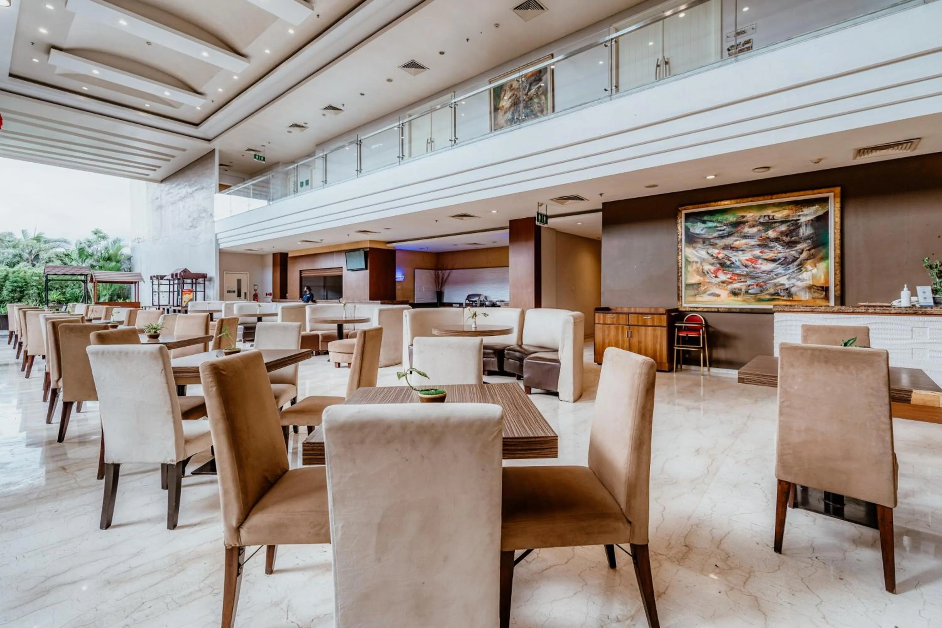 Restaurant/places to eat in Ascent Premiere Hotel and Convention