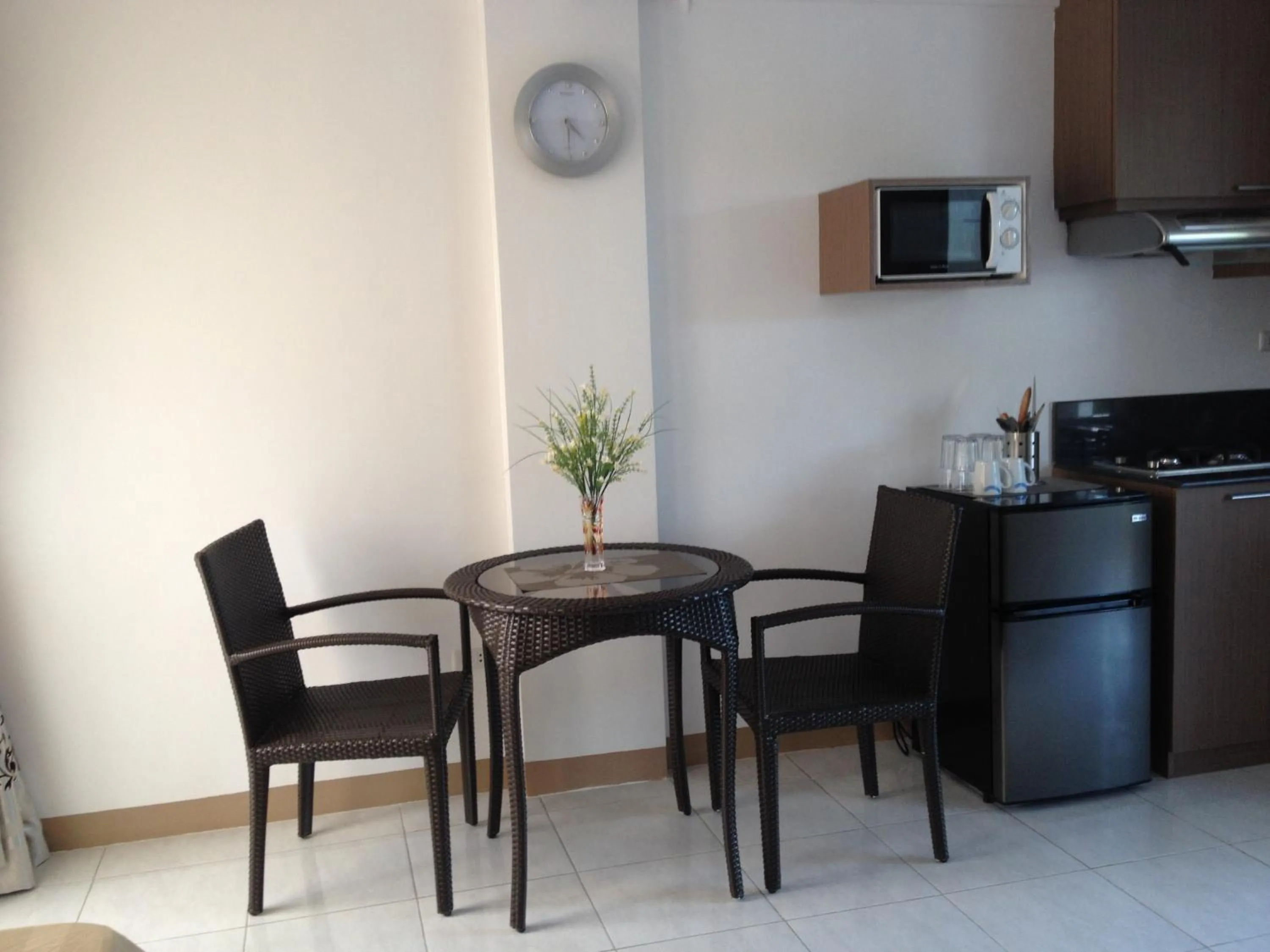 Dining area in Anahaw Studio Suites