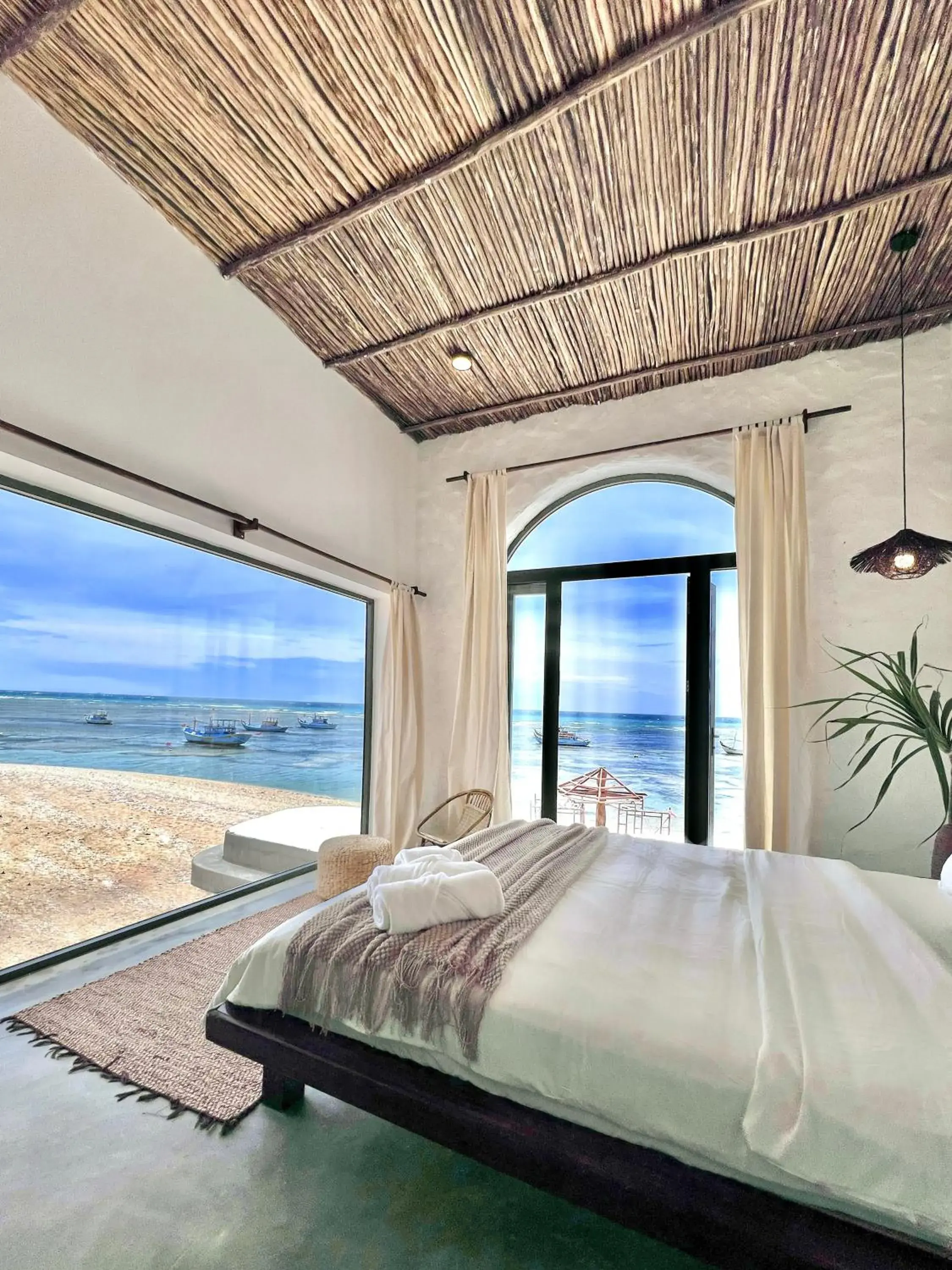 Deluxe Double Room with Side Sea View in Lalaland Retreat Phú Quý Deluxe Double Room with Side Sea View in Lalaland Retreat Phú Quý