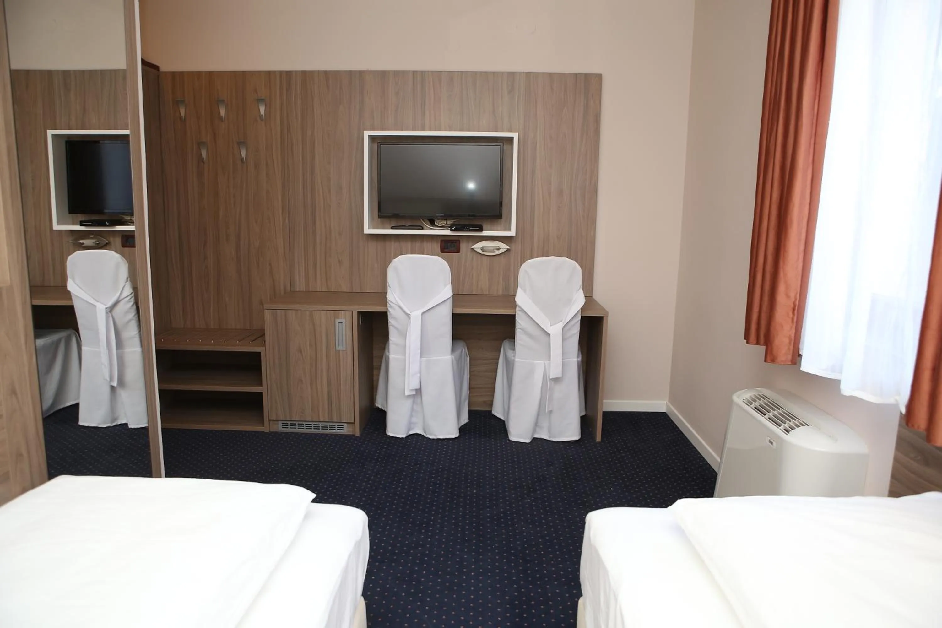 TV and multimedia, Bed in Hotel Ana