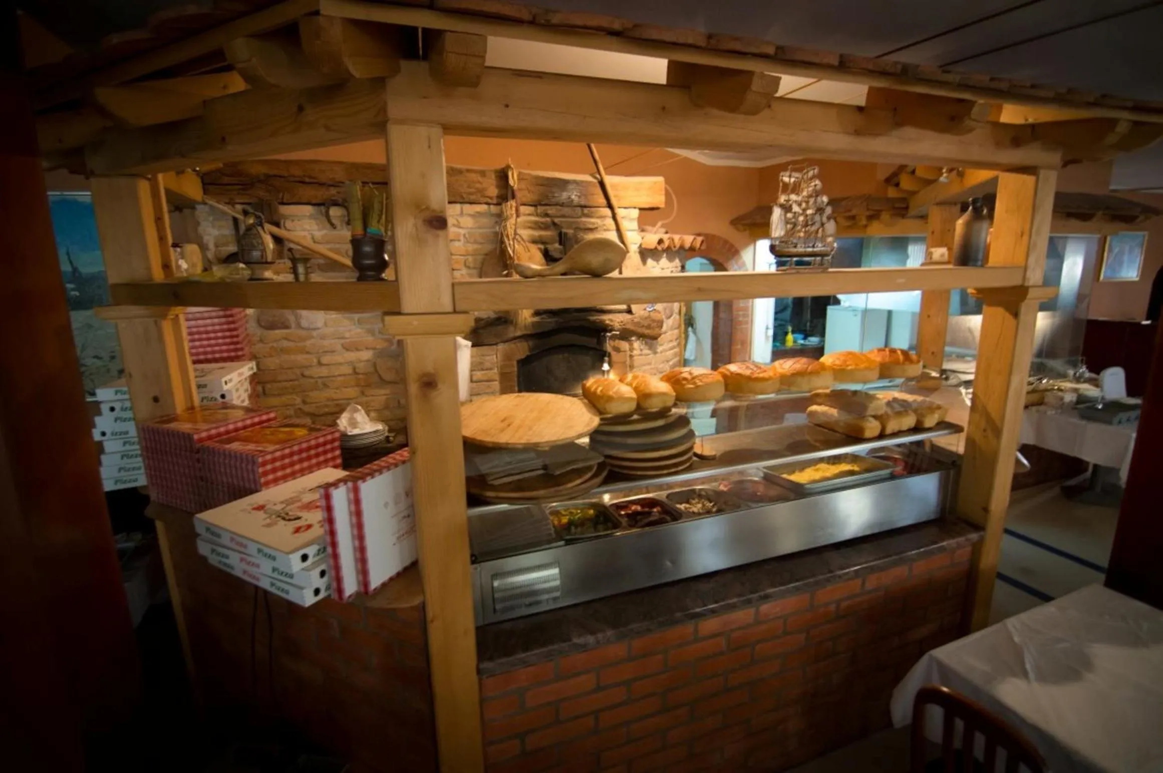 Restaurant/places to eat in Hotel Ana