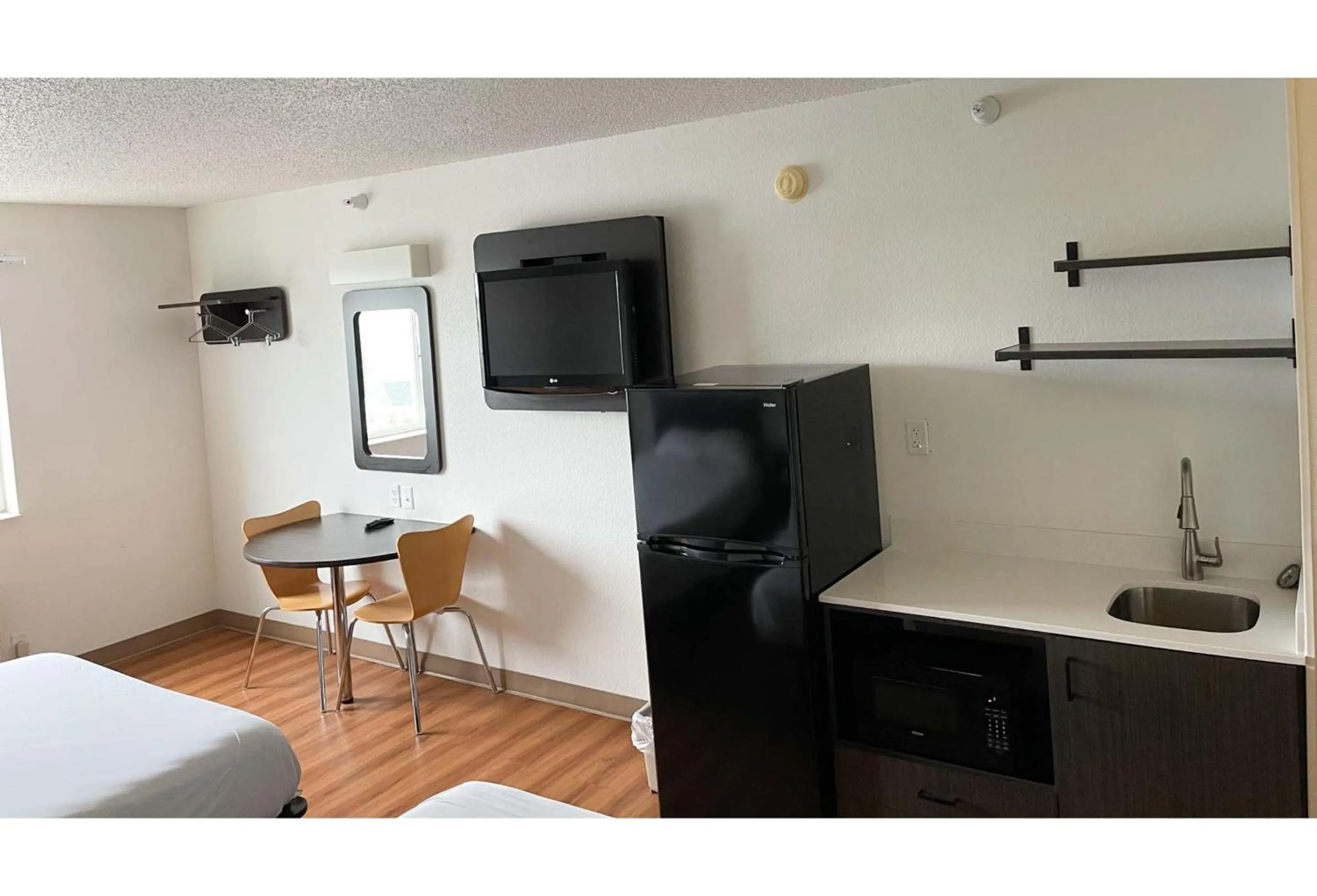 Bed in Studio 6 Indianapolis, IN - Southport