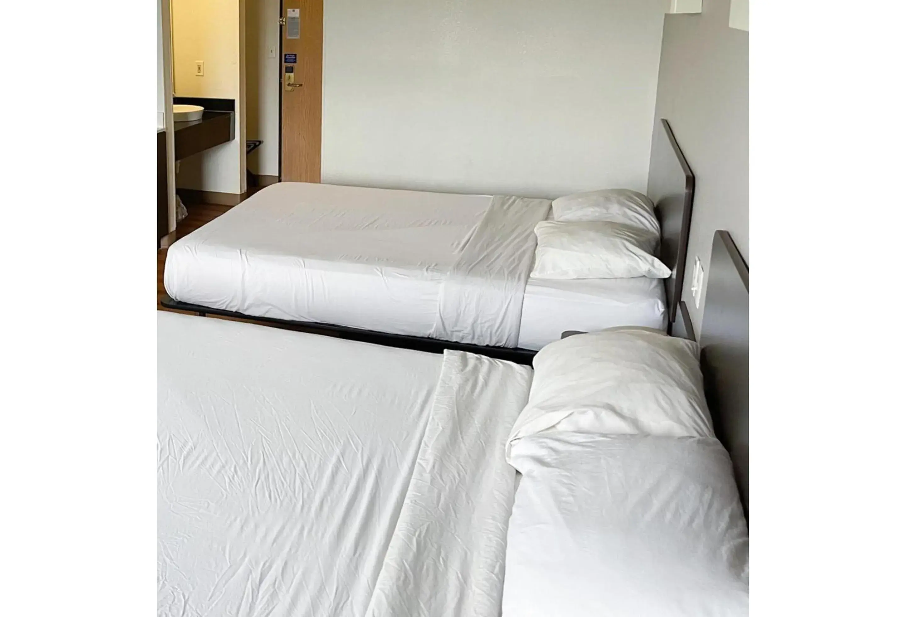 Superior Queen Room with Two Queen Beds in Studio 6 Indianapolis, IN - Southport Superior Queen Room with Two Queen Beds in Studio 6 Indianapolis, IN - Southport