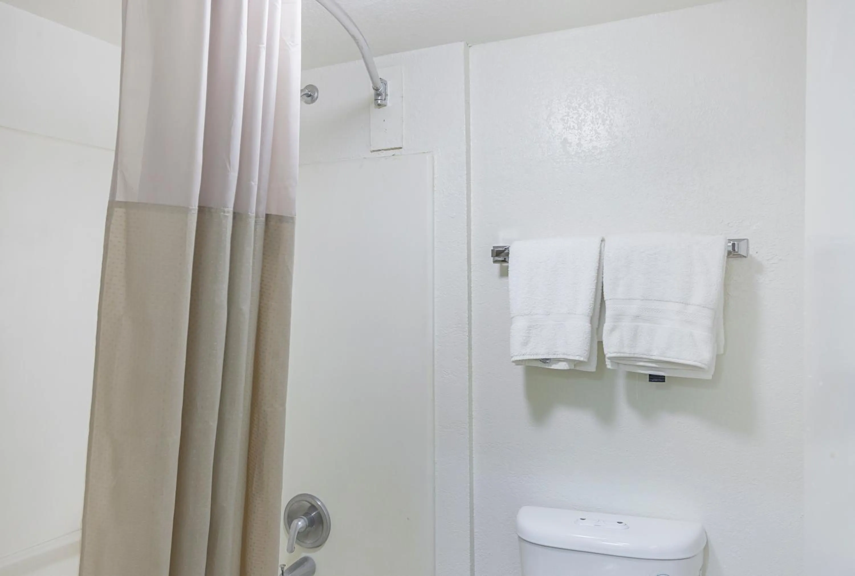 Bathroom in Studio 6 Fort Worth, TX - Meacham