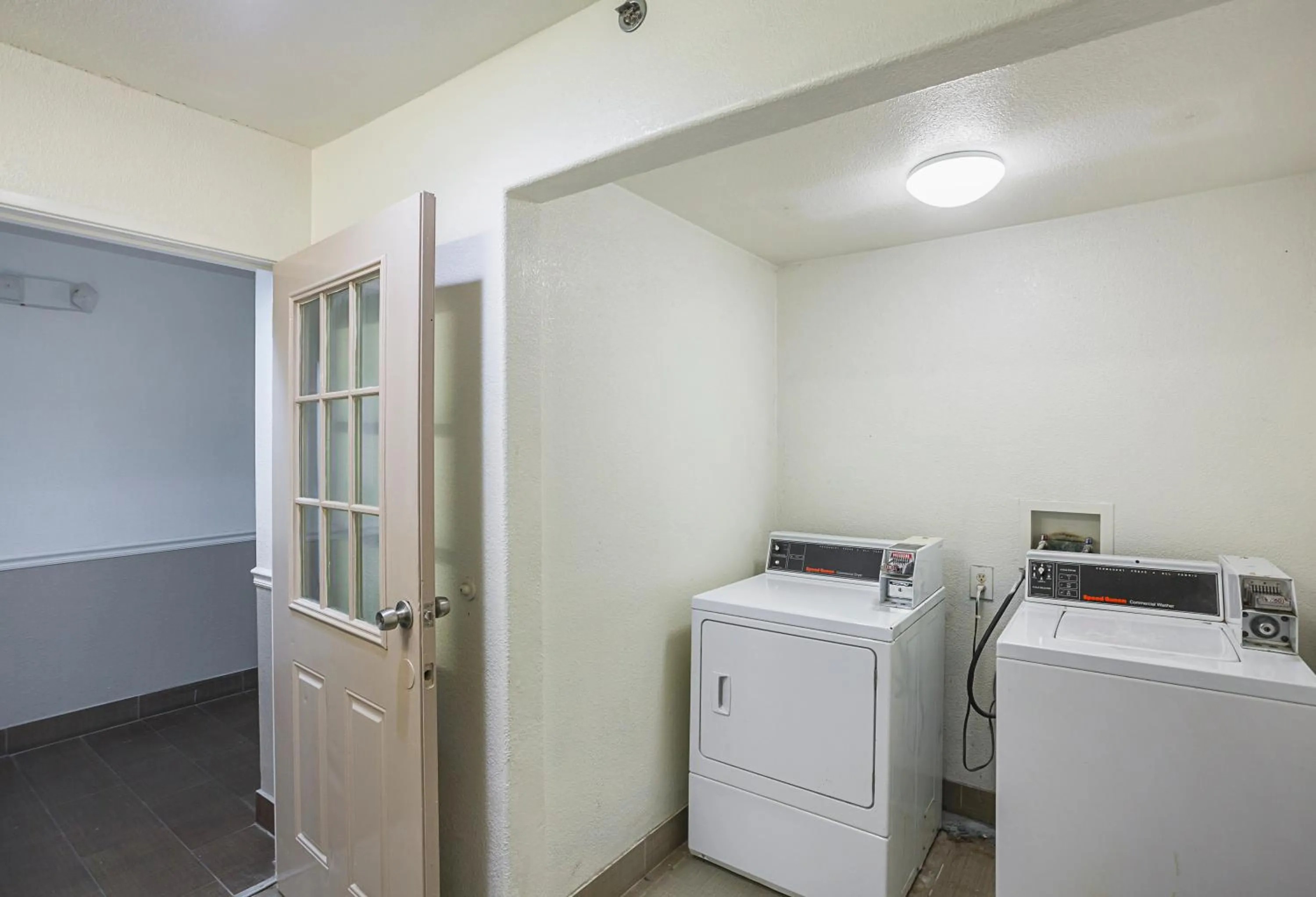 washing machine in Studio 6 Fort Worth, TX - Meacham