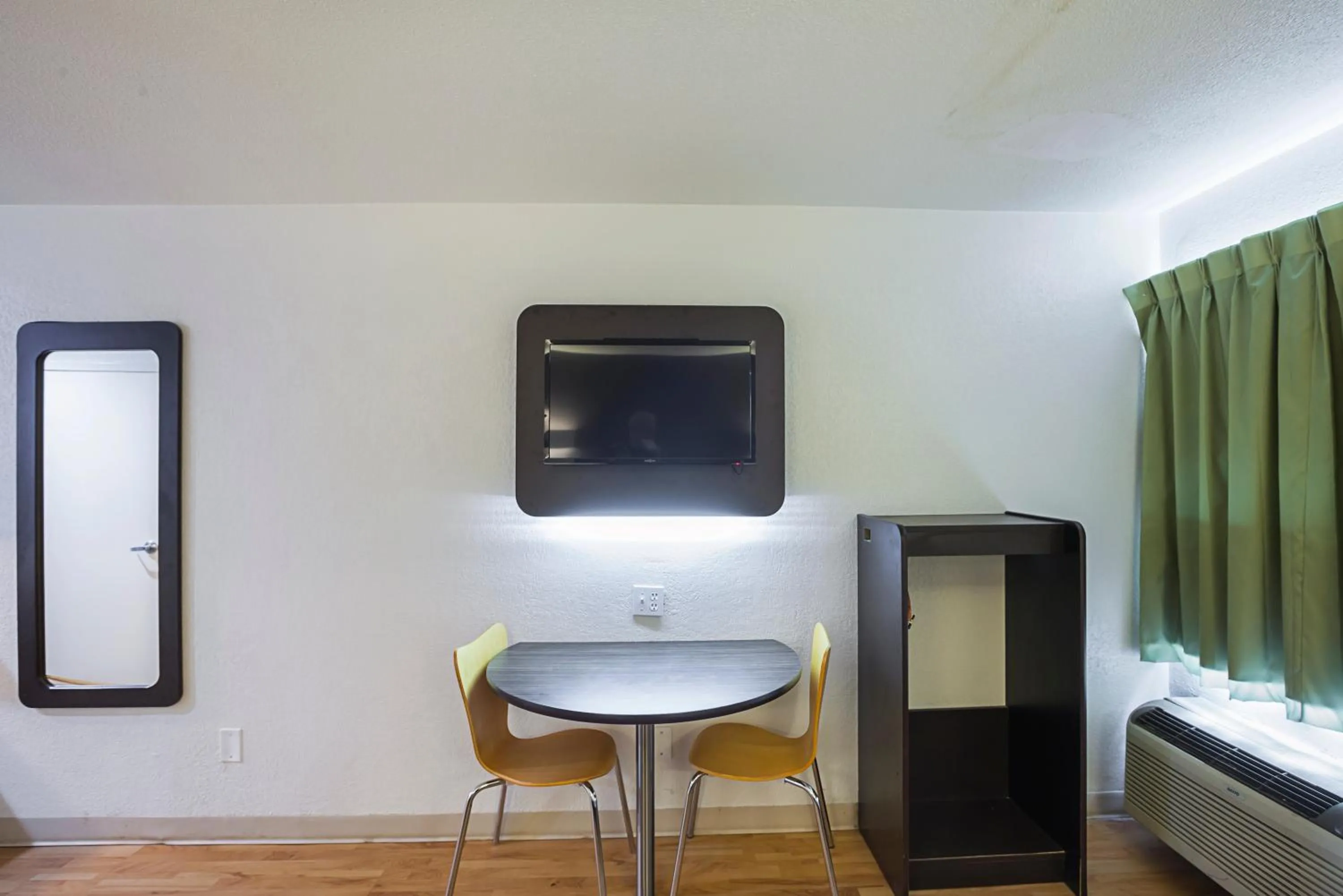 Area and facilities in Studio 6 Fort Worth, TX - Meacham