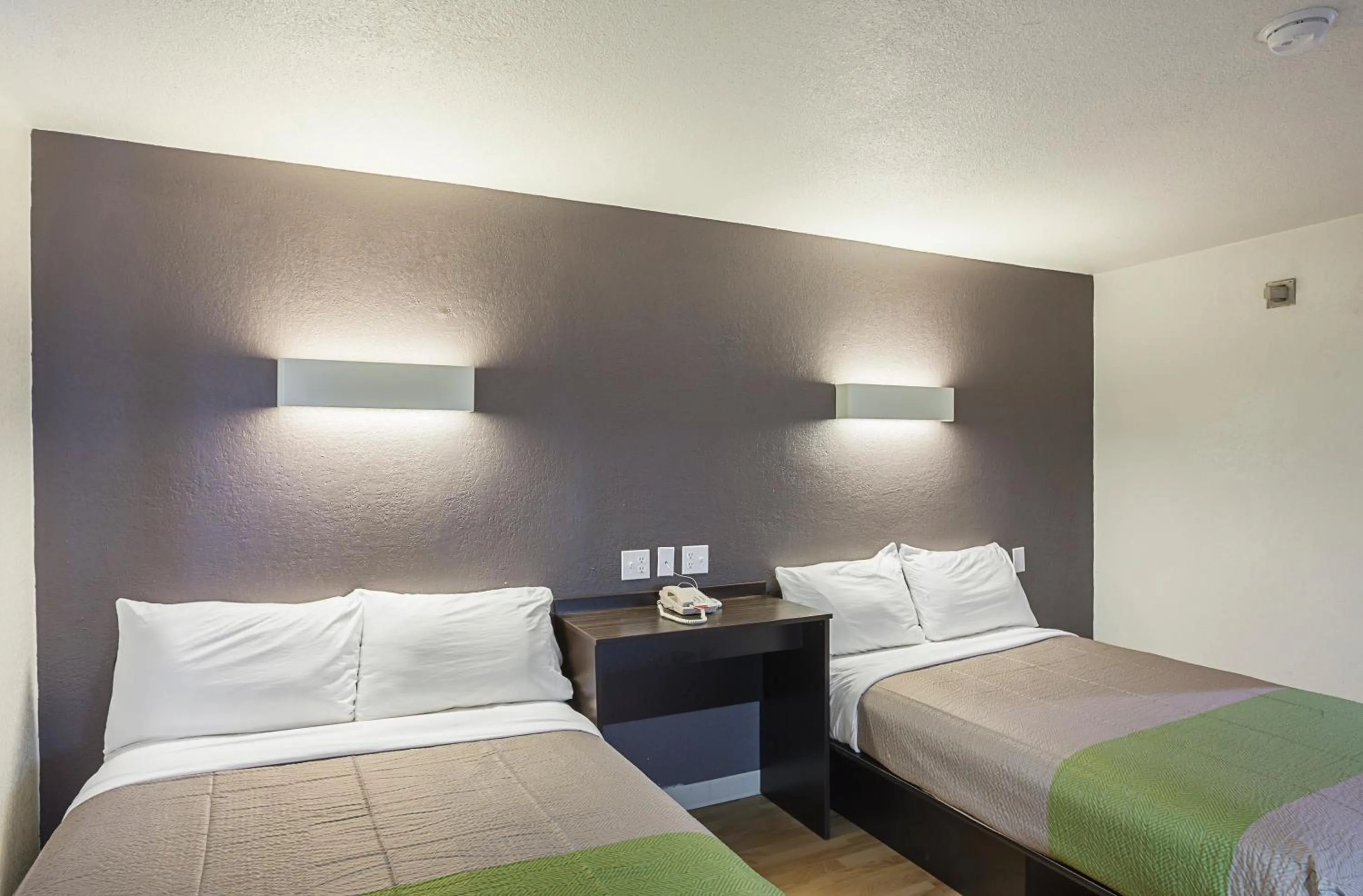 Quadruple Room in Studio 6 Fort Worth, TX - Meacham