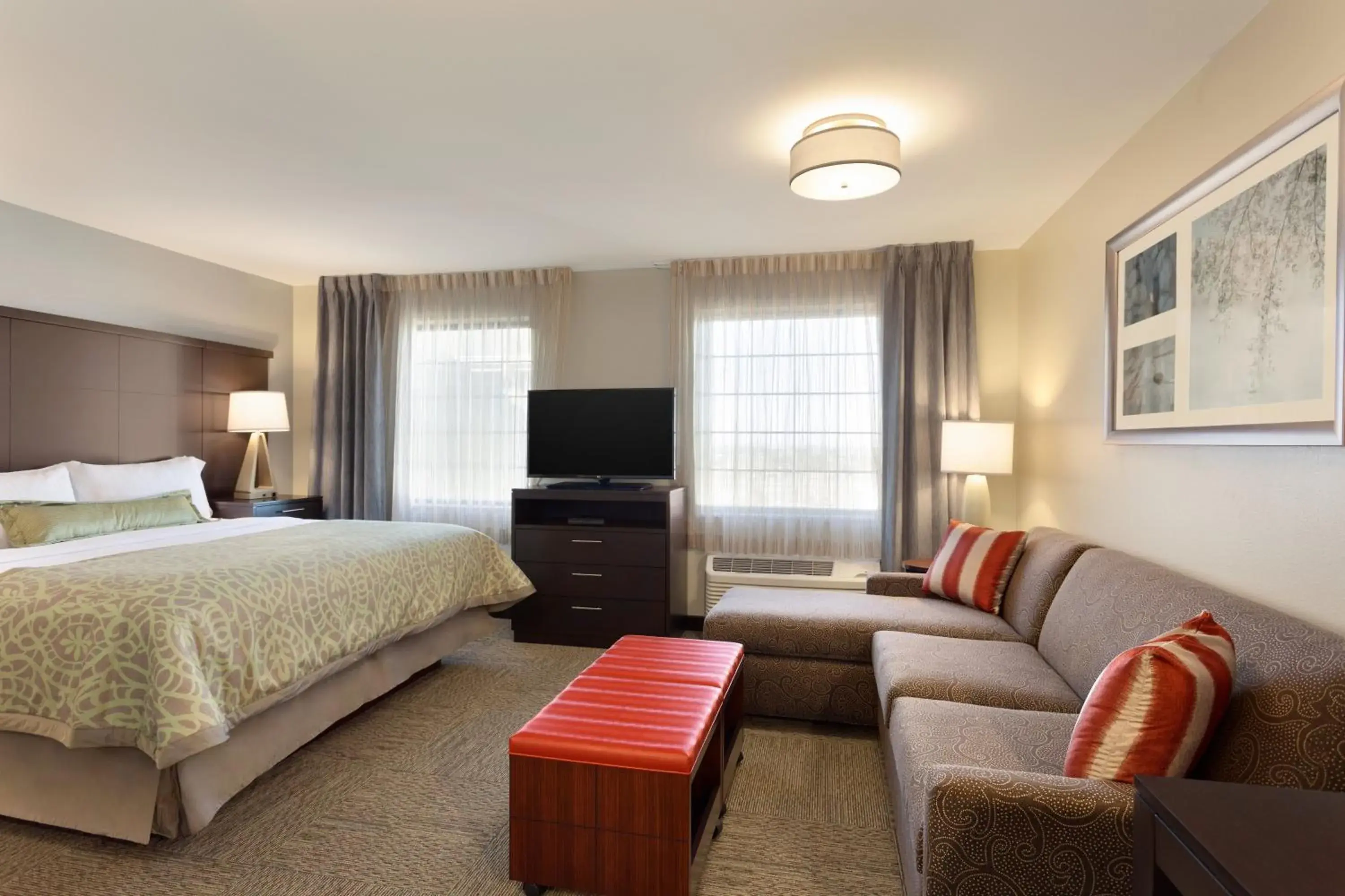 Photo of the whole room, Bed in Staybridge Suites Midland by IHG Photo of the whole room, Bed in Staybridge Suites Midland by IHG