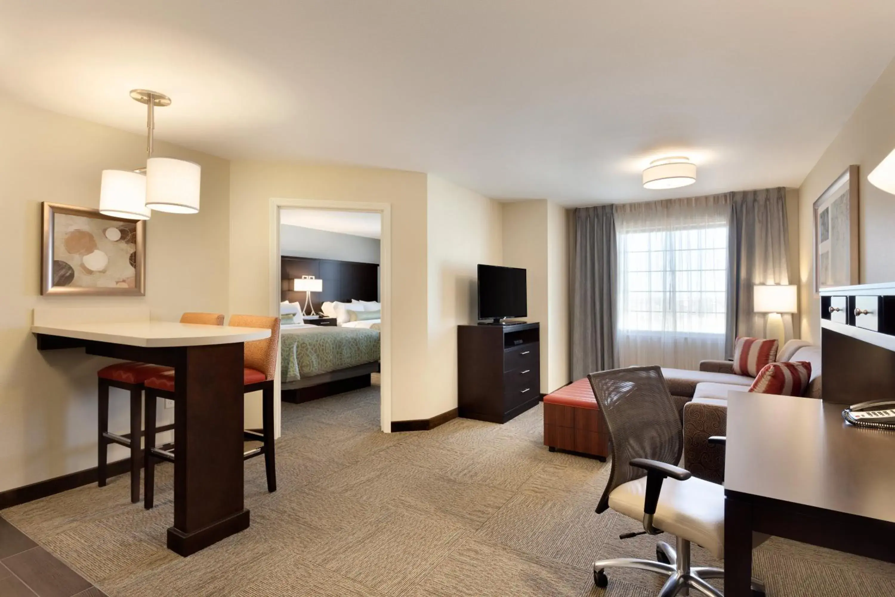 TV and multimedia, Bed in Staybridge Suites Midland by IHG TV and multimedia, Bed in Staybridge Suites Midland by IHG