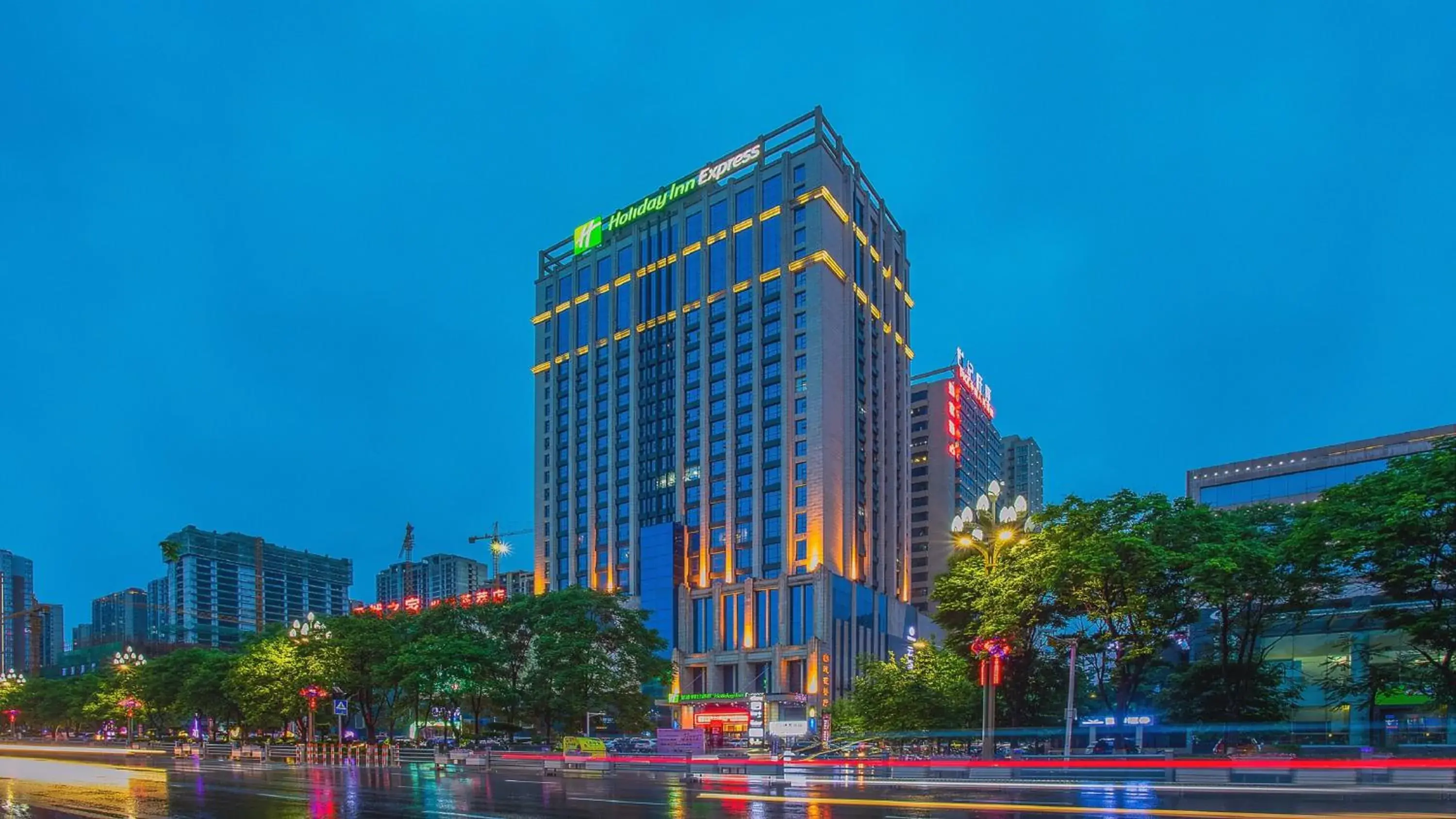 Property building in Holiday Inn Express Baoji City Centre by IHG Property building in Holiday Inn Express Baoji City Centre by IHG