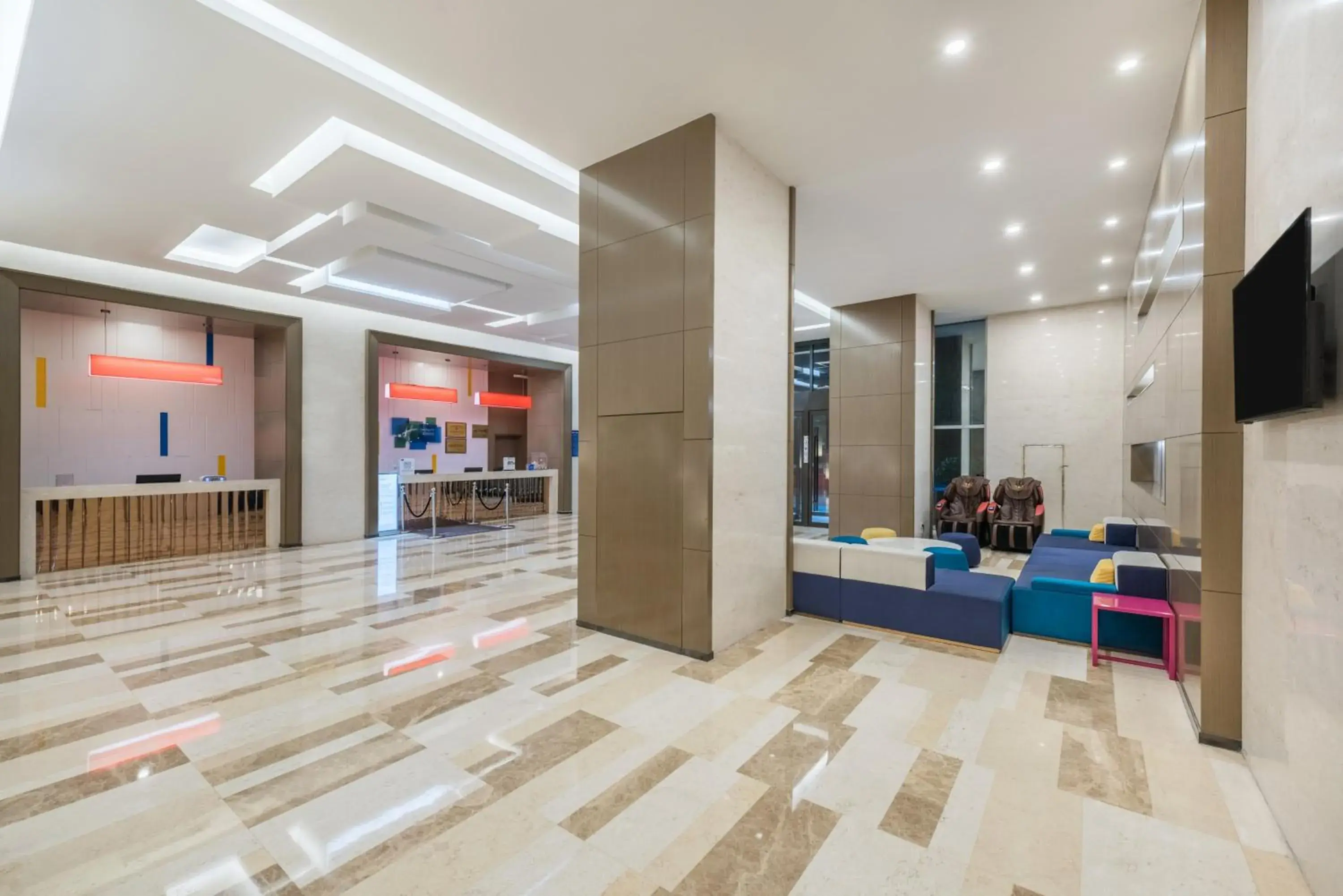 Property building in Holiday Inn Express Baoji City Centre by IHG Property building in Holiday Inn Express Baoji City Centre by IHG