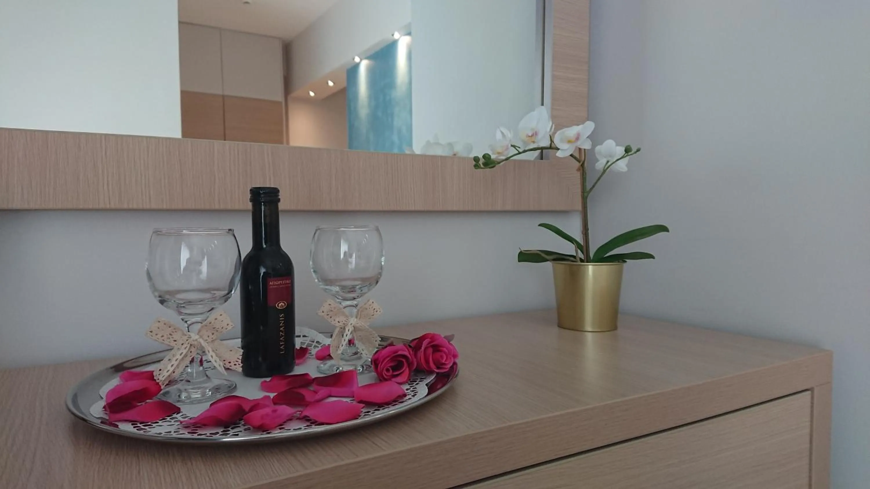 Alcoholic drinks in Diolkos Studios