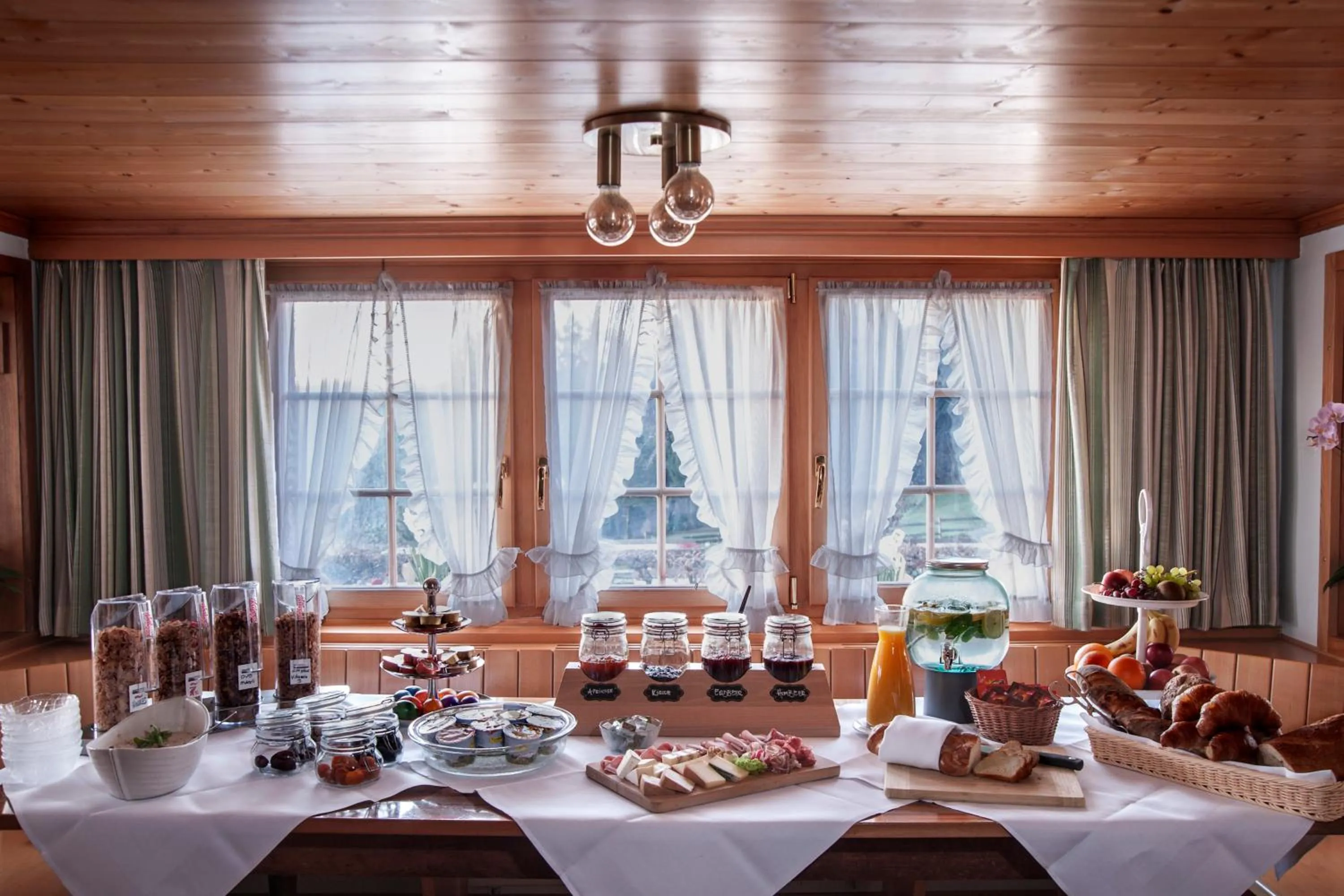 Food and drinks in Hotel und Restaurant Wolfensberg