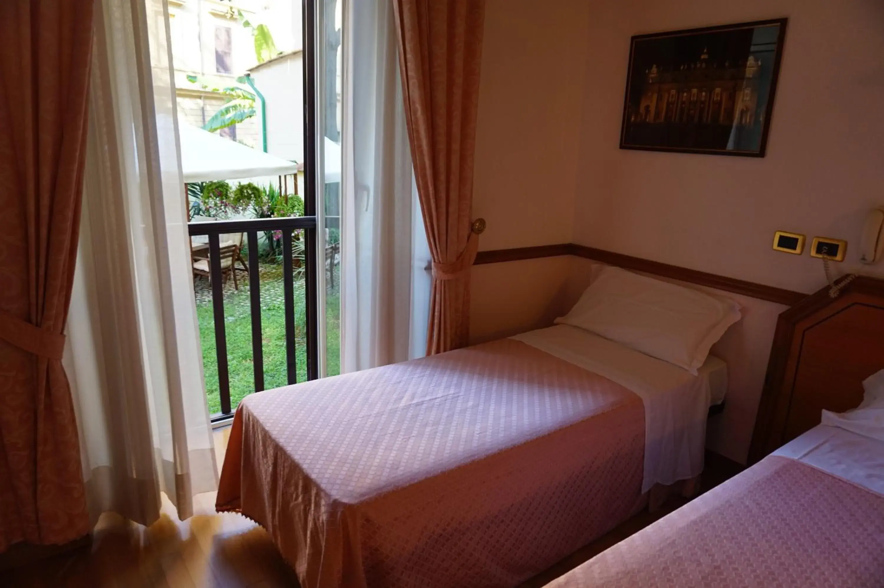 Triple Room with Garden View in Green Hotel Triple Room with Garden View in Green Hotel