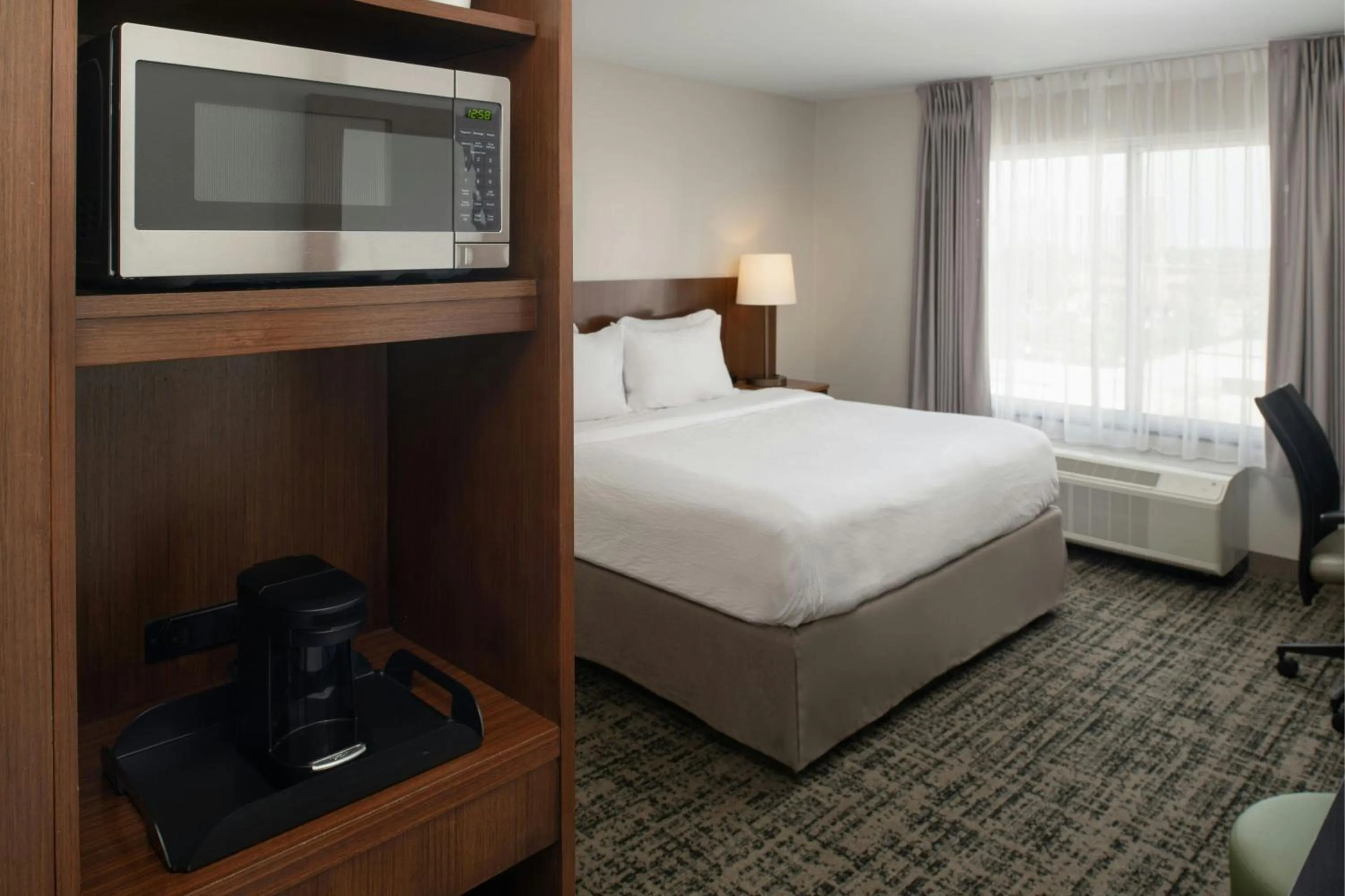 Photo of the whole room, Bed in Fairfield Inn & Suites by Marriott Tampa Westshore/Airport