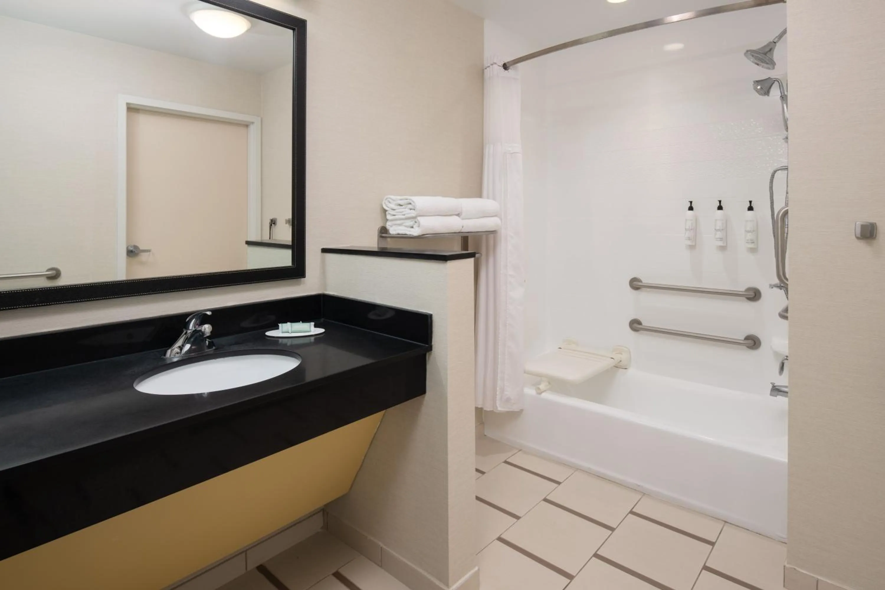 Bathroom in Fairfield Inn & Suites by Marriott Tampa Westshore/Airport