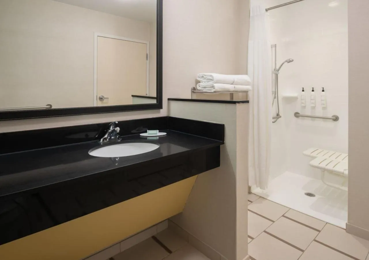 Bathroom in Fairfield Inn & Suites by Marriott Tampa Westshore/Airport