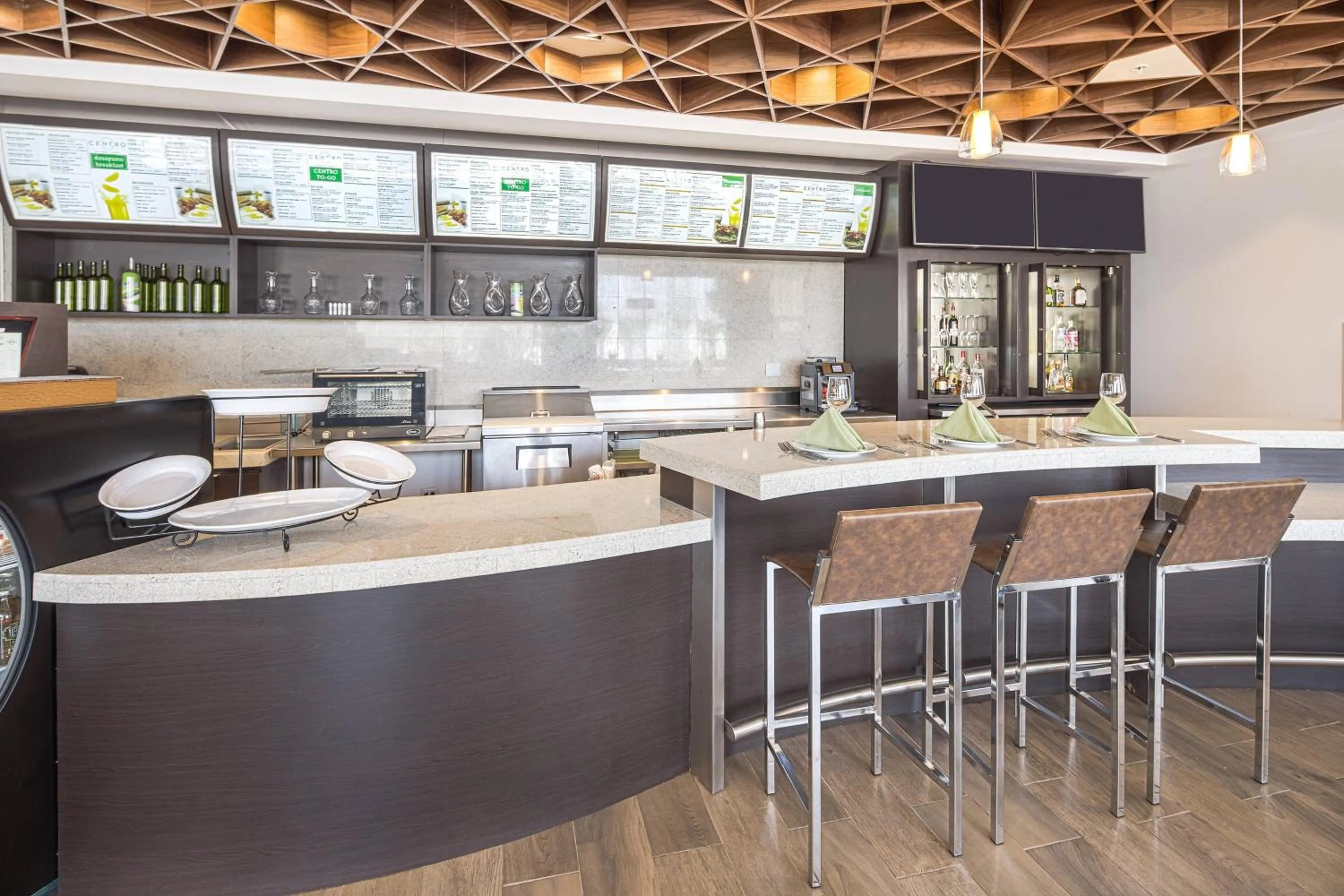 Lounge or bar in Courtyard by Marriott Saltillo