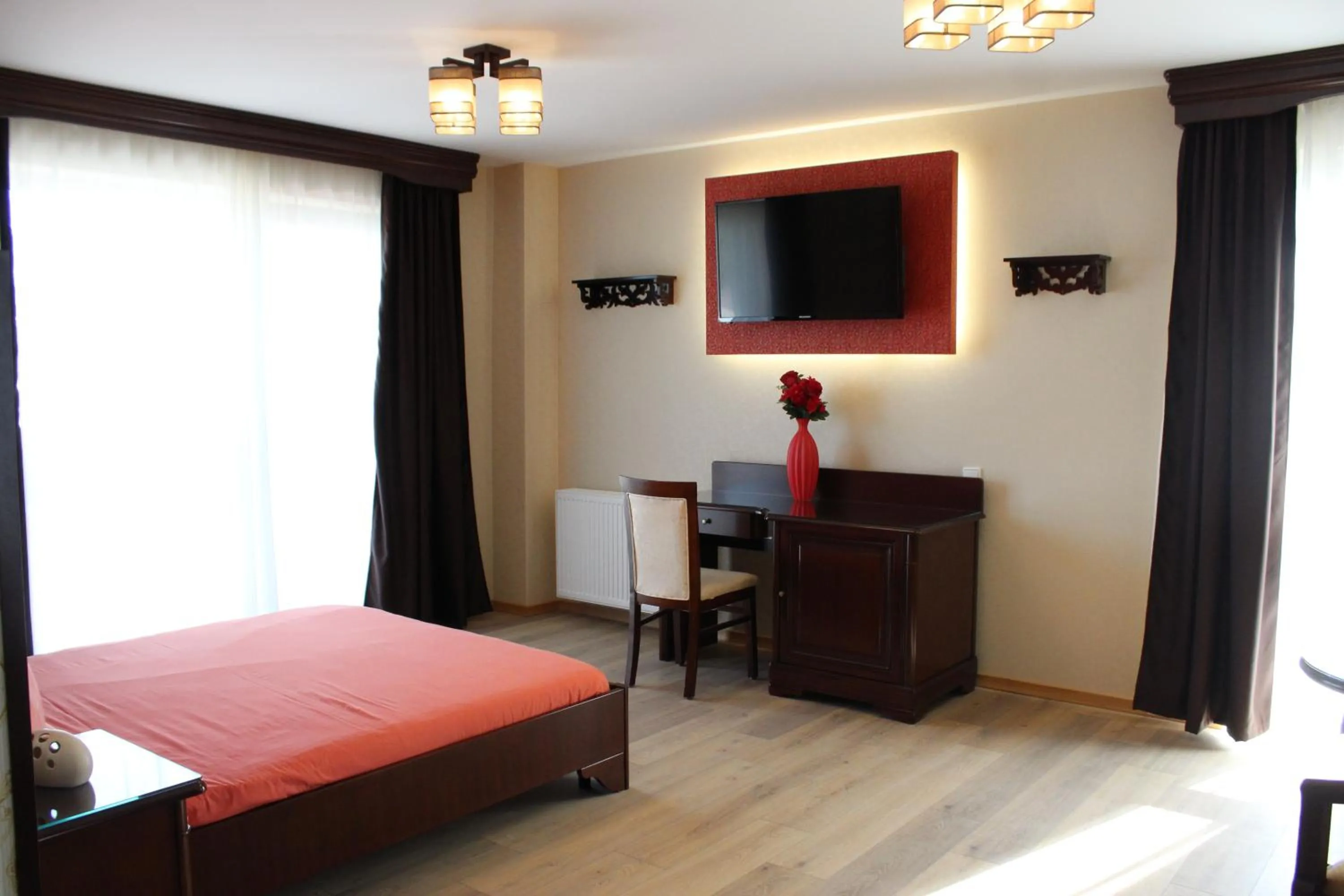 Bed in Pensiunea Junior