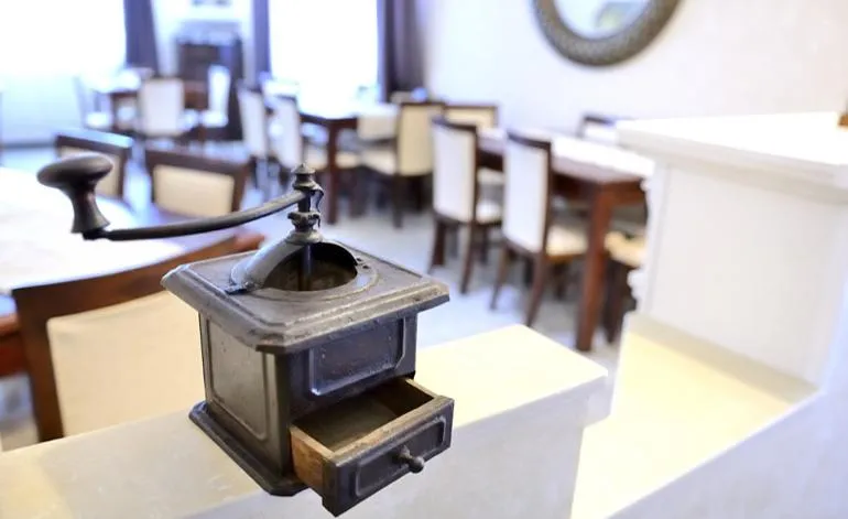 Restaurant/places to eat in Pensiunea Junior