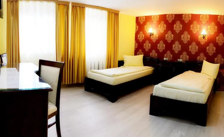 Bed in Pensiunea Junior