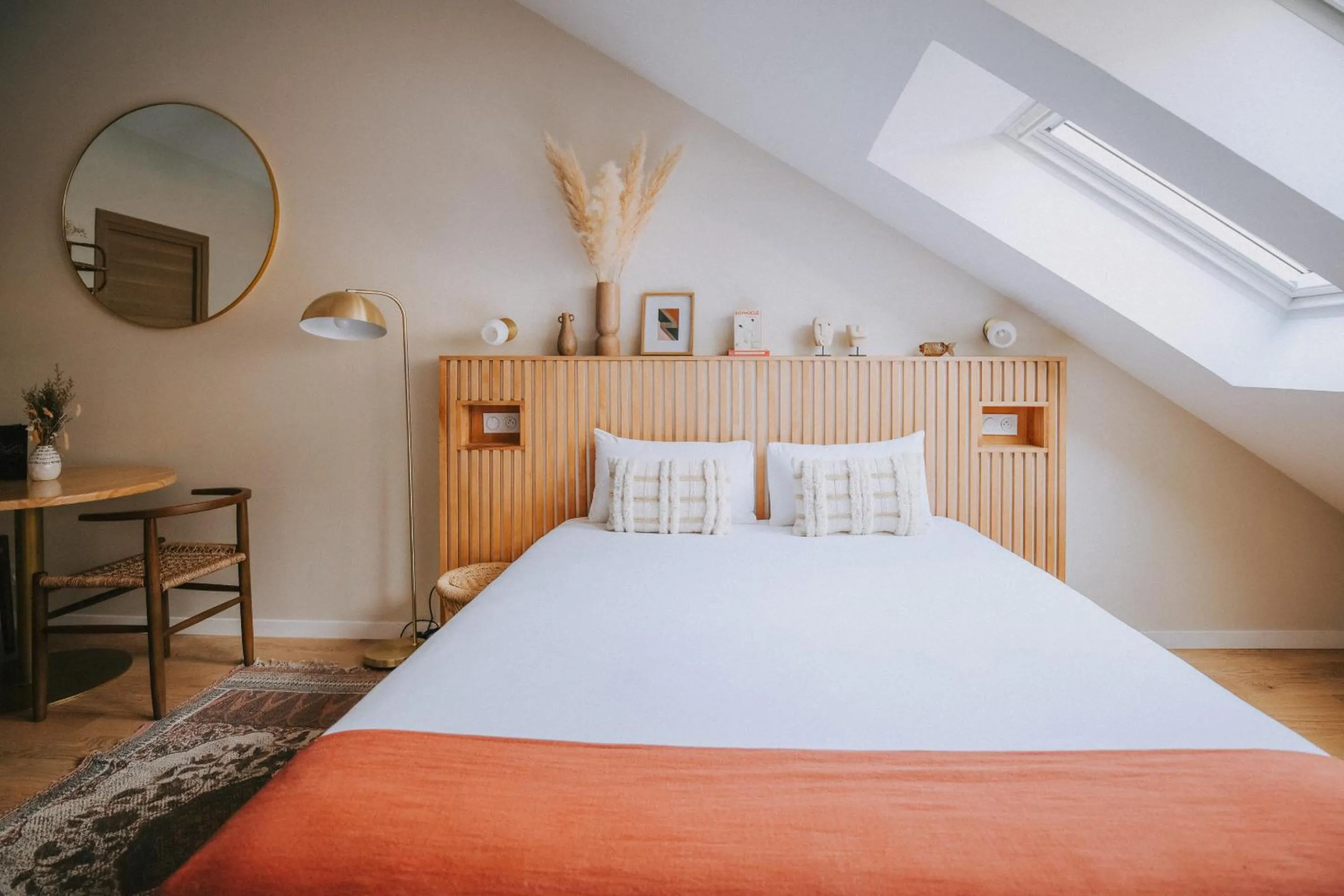 Bedroom, Bed in Apparts' Rennes BnB Solferino