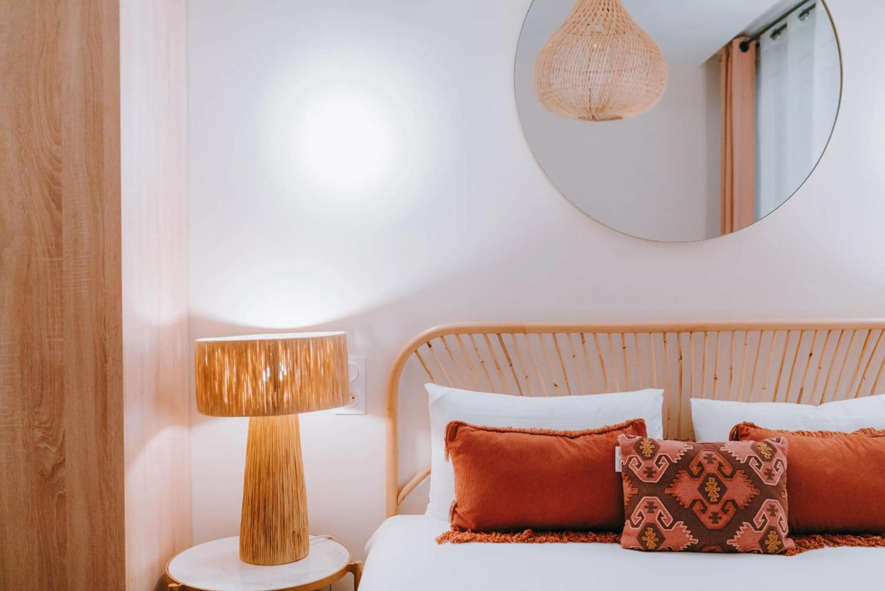 Bedroom, Bed in Apparts' Rennes BnB Solferino