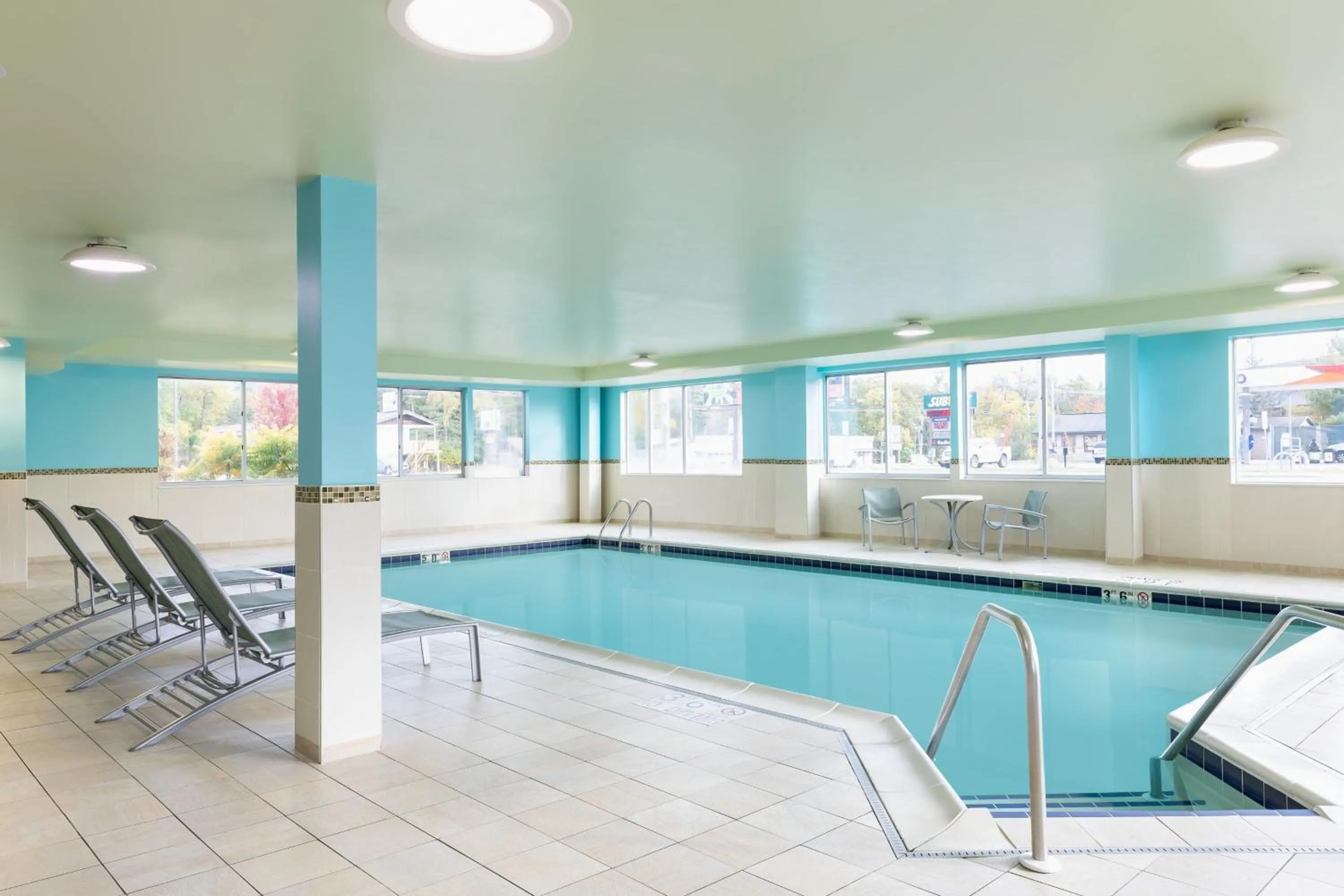 Swimming pool in SpringHill Suites by Marriott Wisconsin Dells