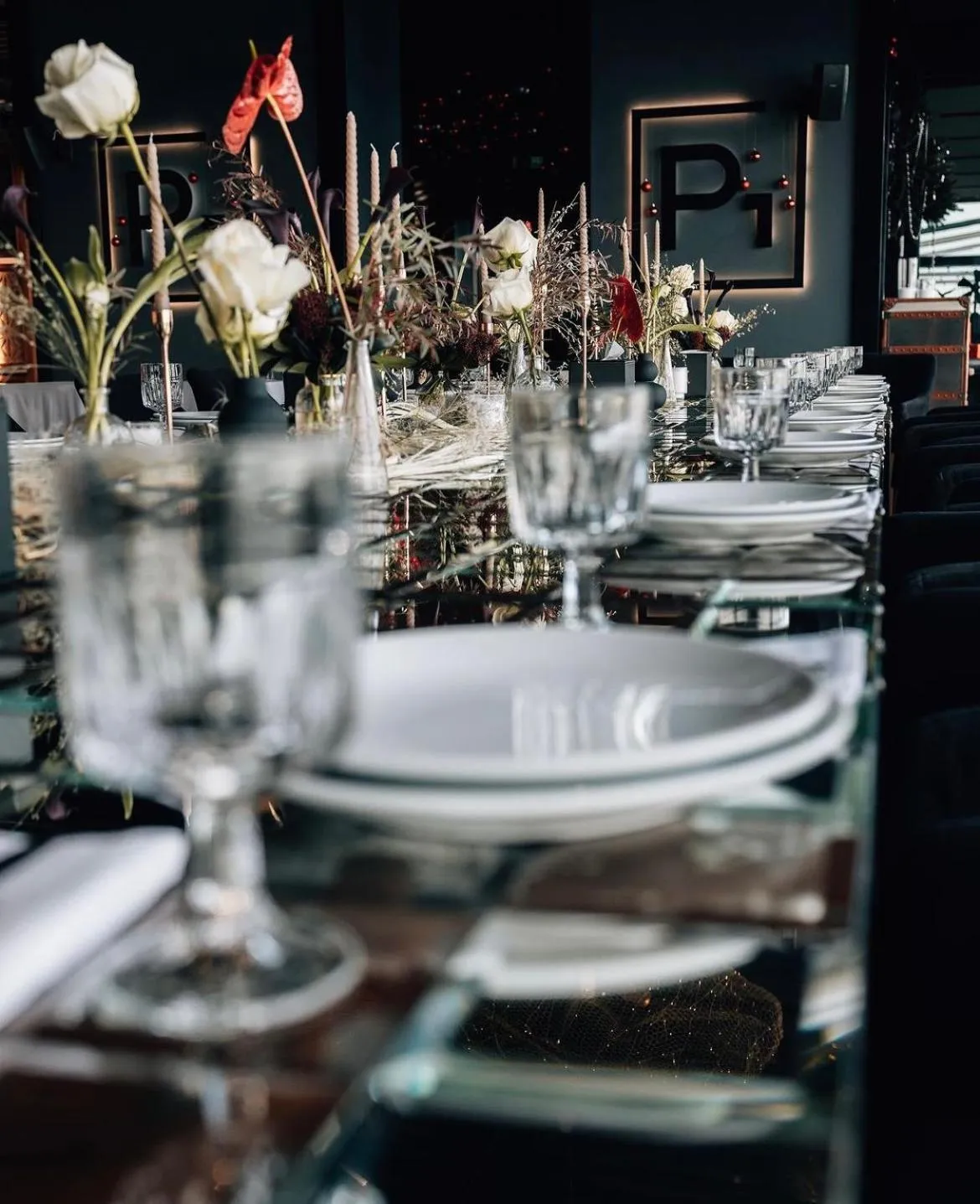 Restaurant/places to eat in M1 Club Hotel