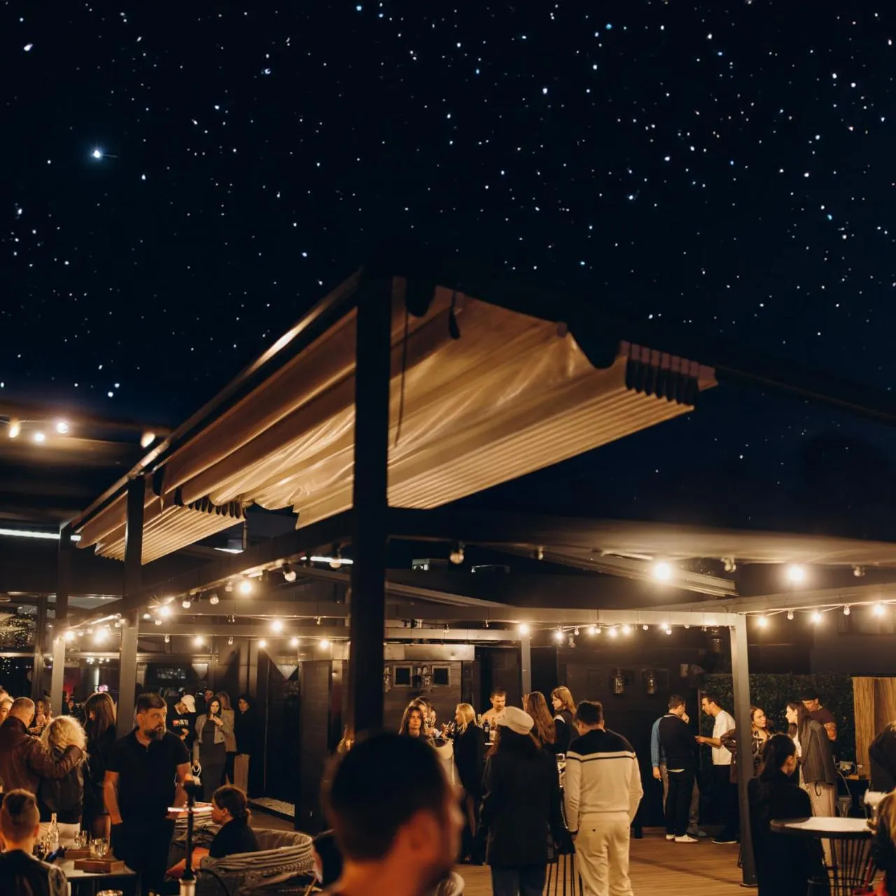 Restaurant/places to eat in M1 Club Hotel