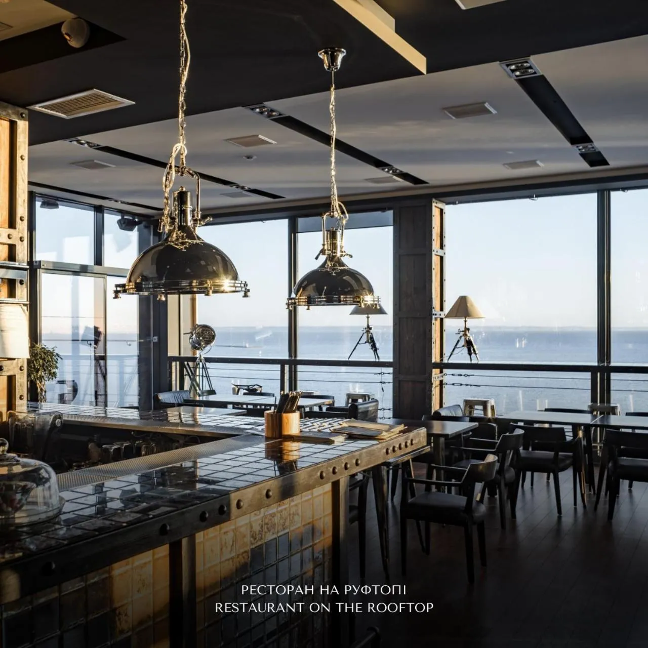 Restaurant/places to eat in M1 Club Hotel