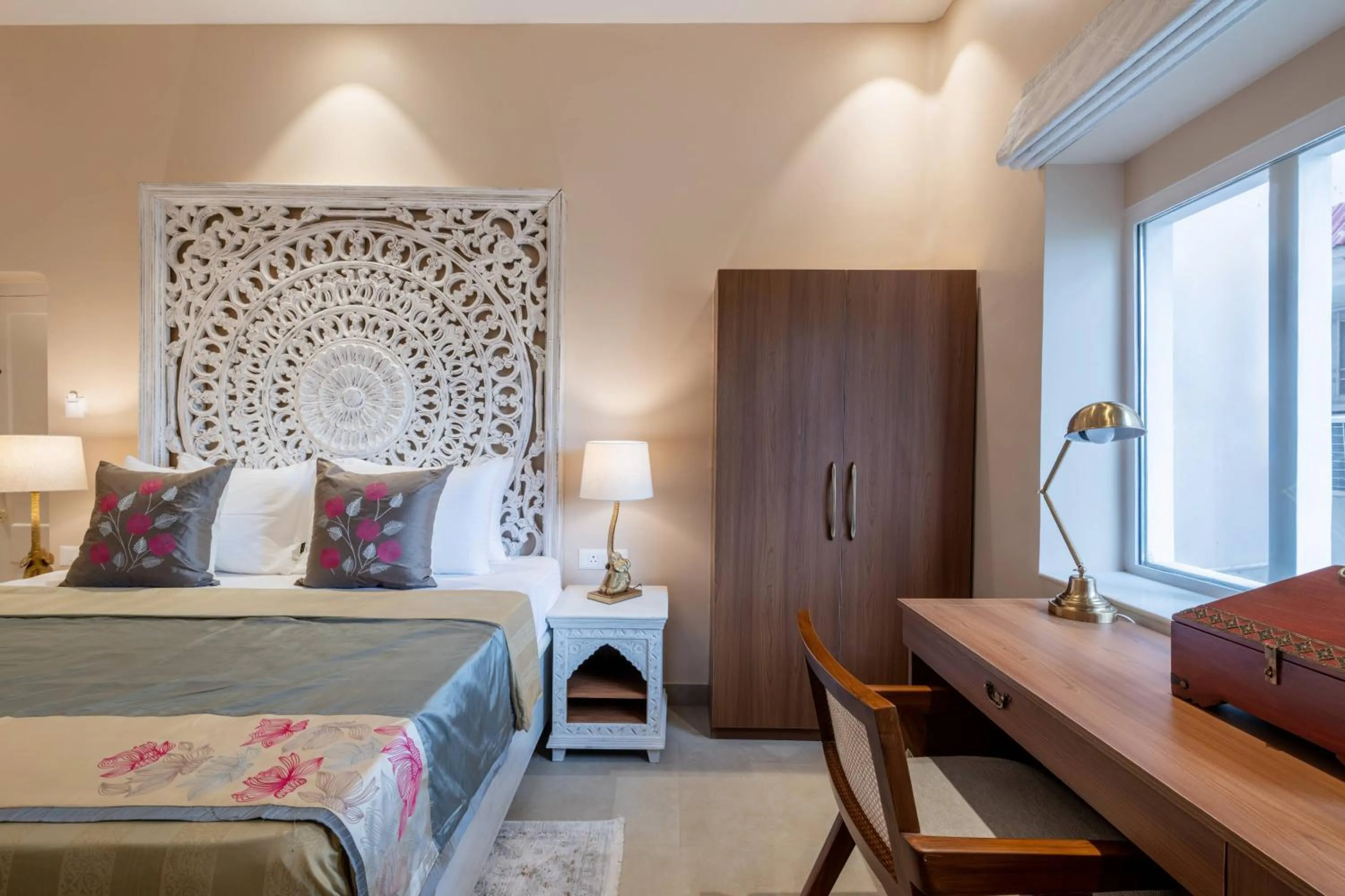 Bed in juSTa Luxe Kashi Parampara, Varanasi