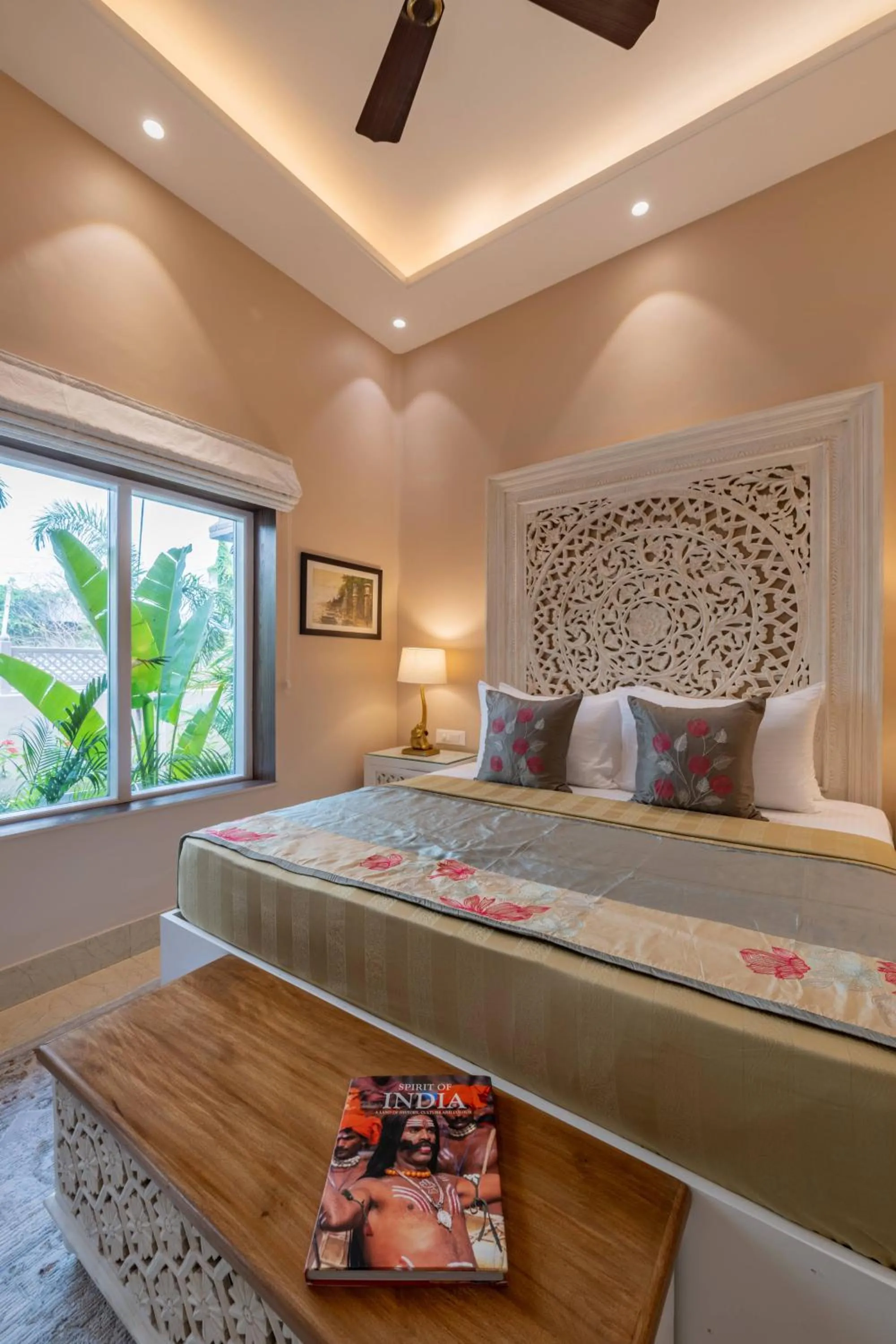 Bed in juSTa Luxe Kashi Parampara, Varanasi