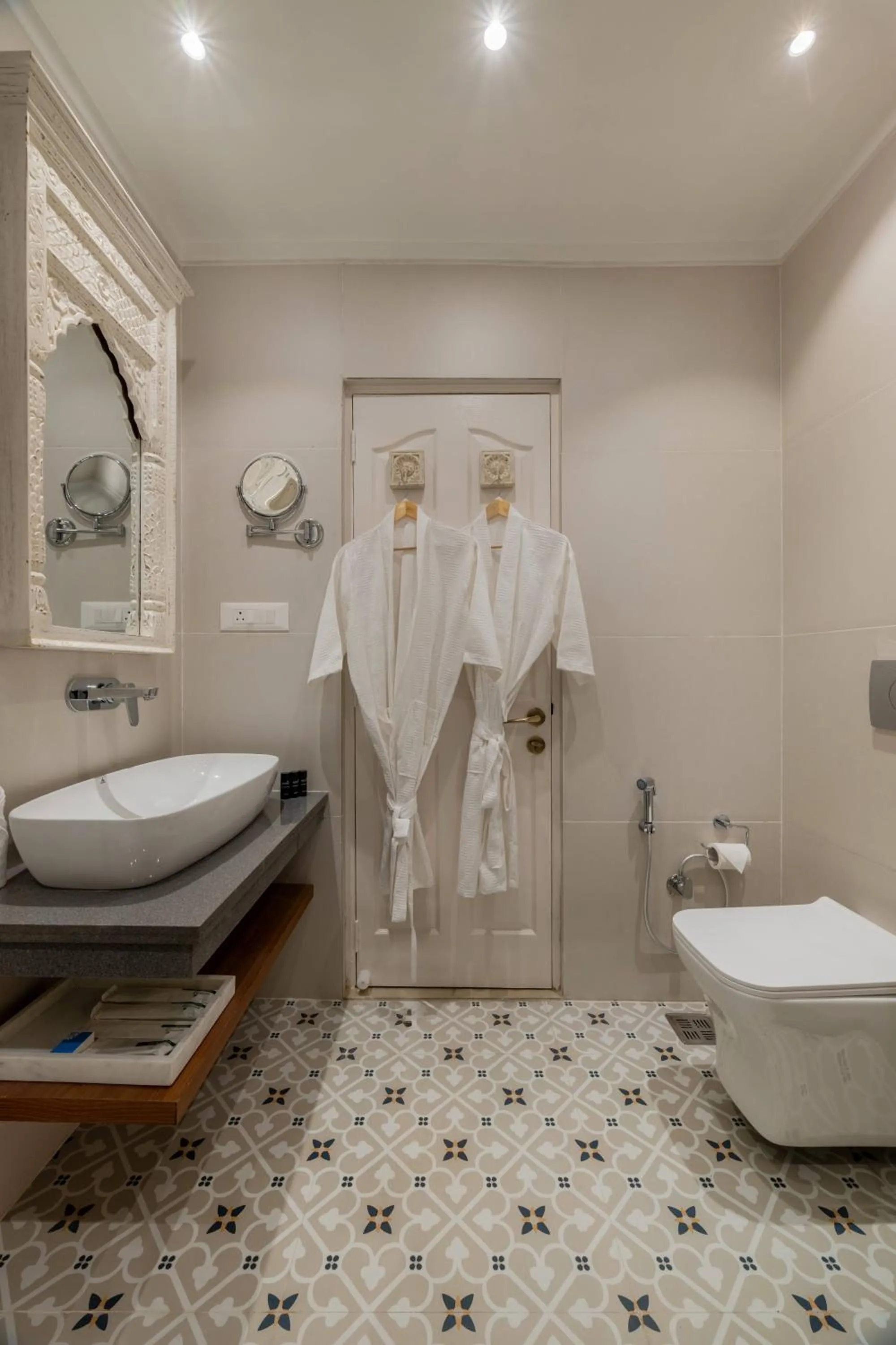 Toilet in juSTa Luxe Kashi Parampara, Varanasi