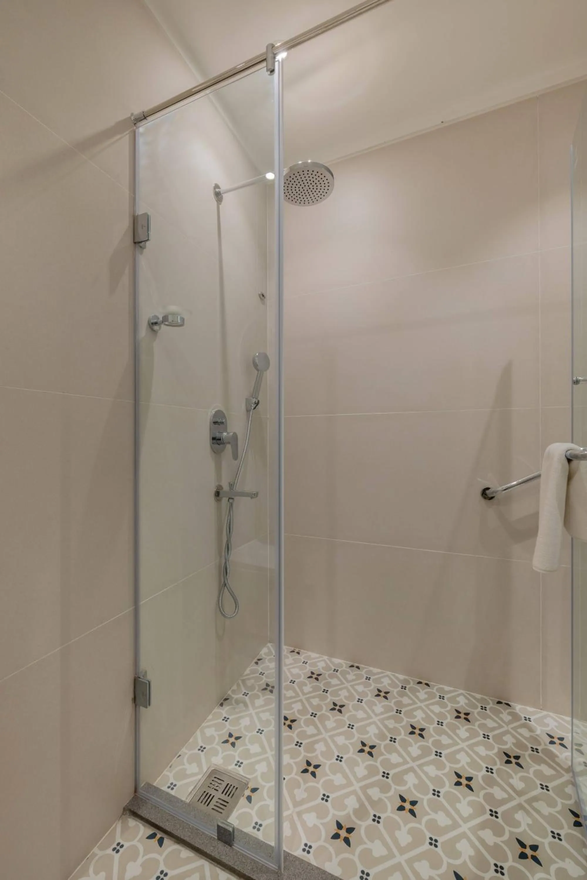 Shower in juSTa Luxe Kashi Parampara, Varanasi