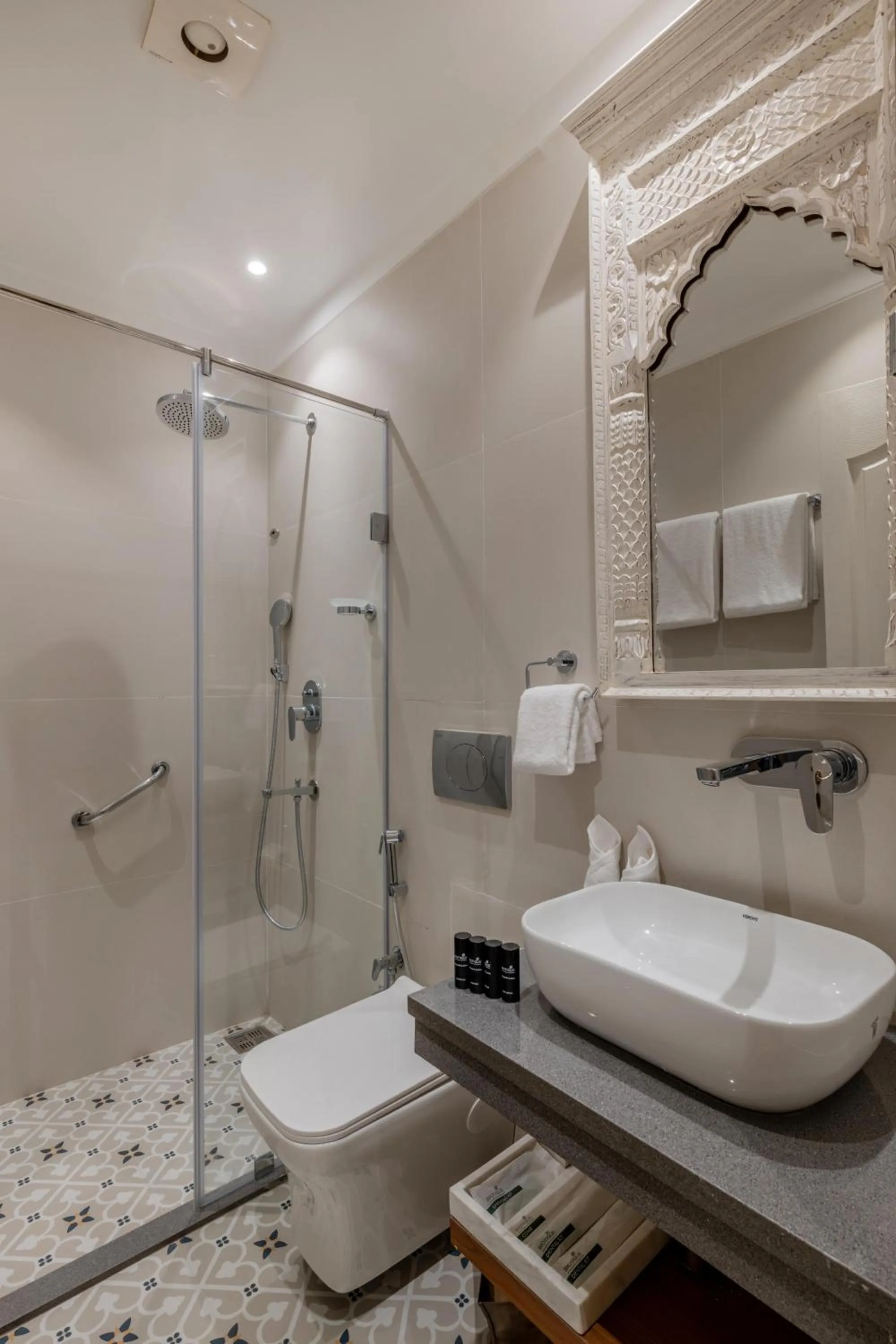 Shower in juSTa Luxe Kashi Parampara, Varanasi