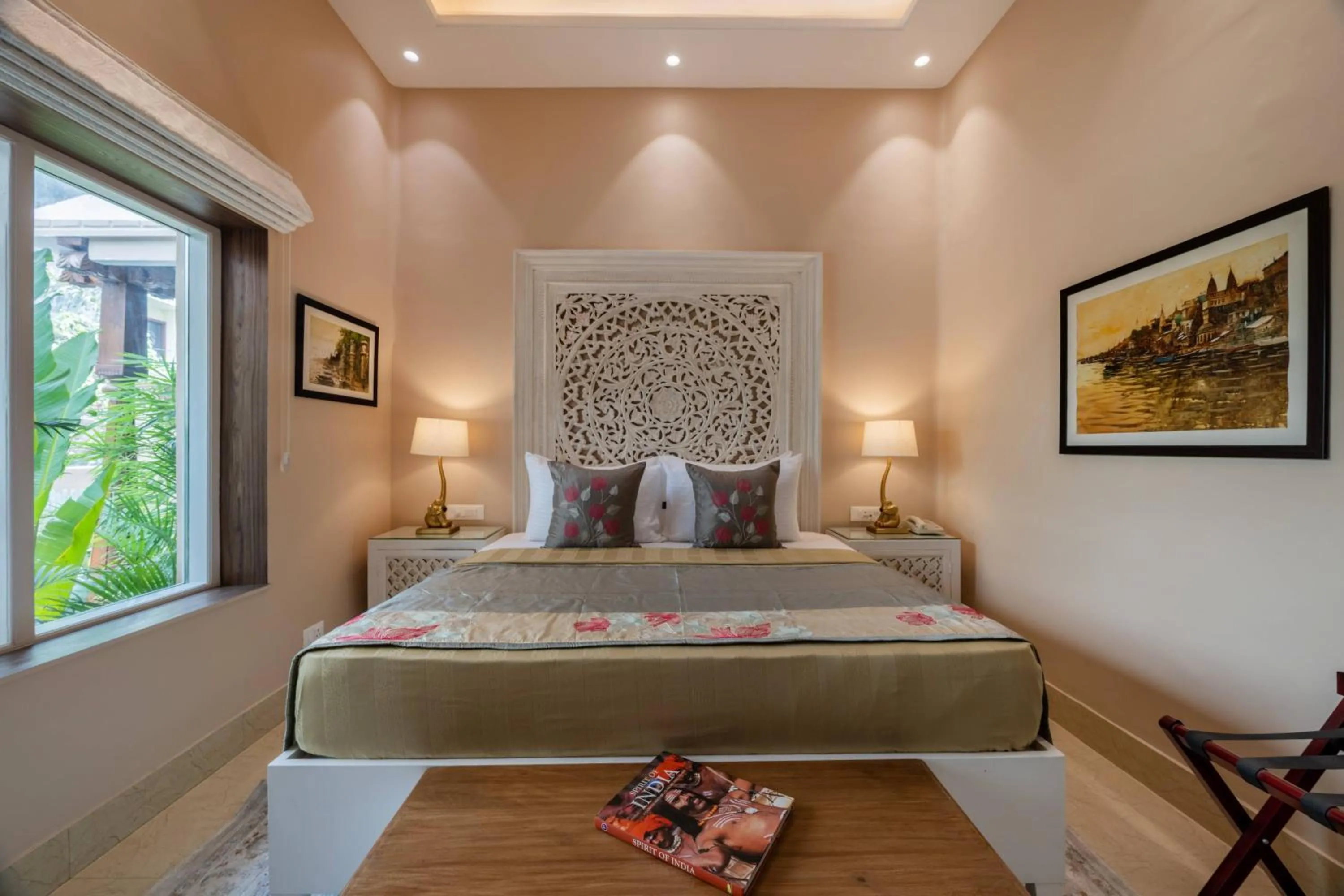 Bed in juSTa Luxe Kashi Parampara, Varanasi