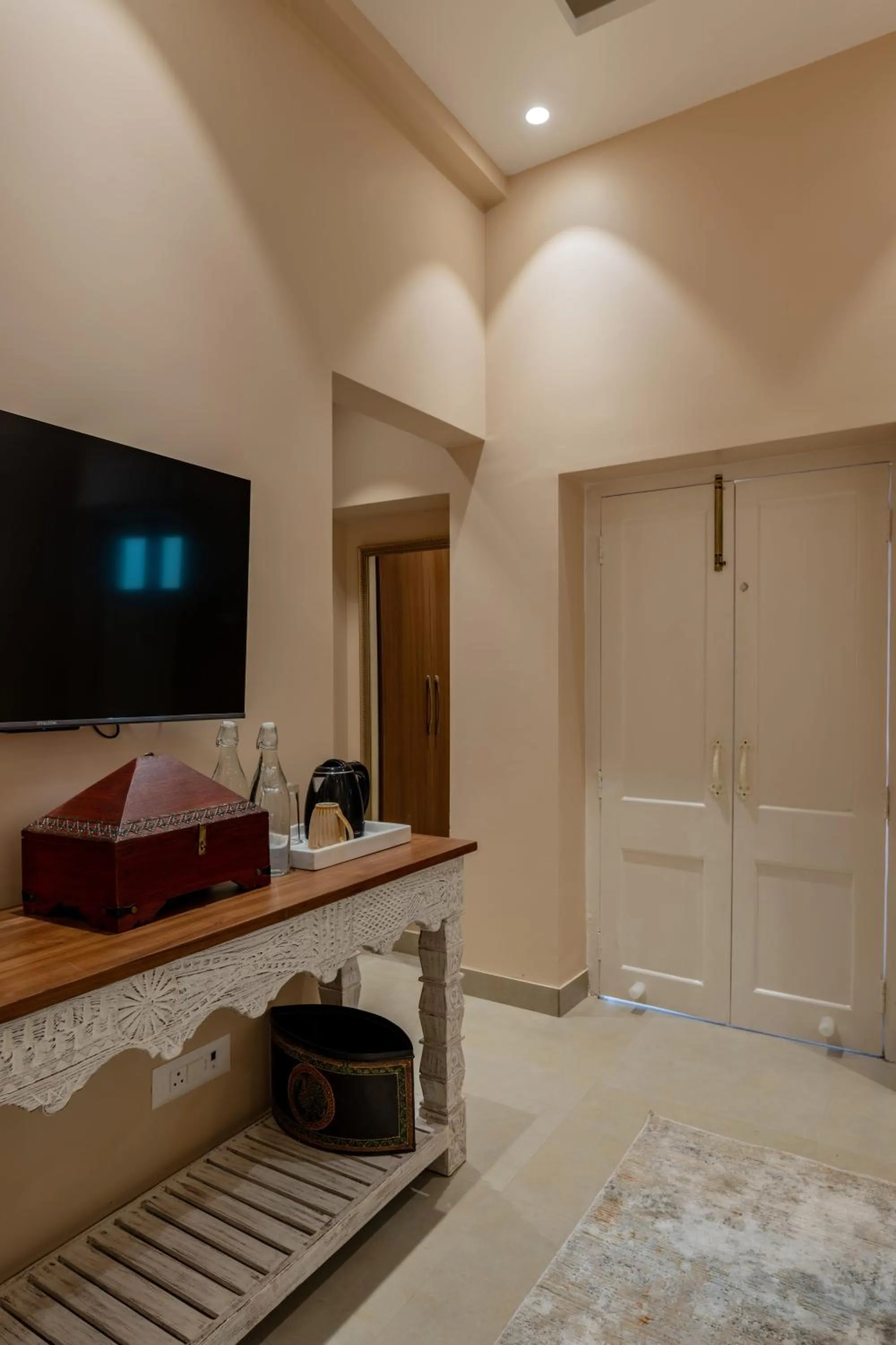 TV and multimedia, Bed in juSTa Luxe Kashi Parampara, Varanasi