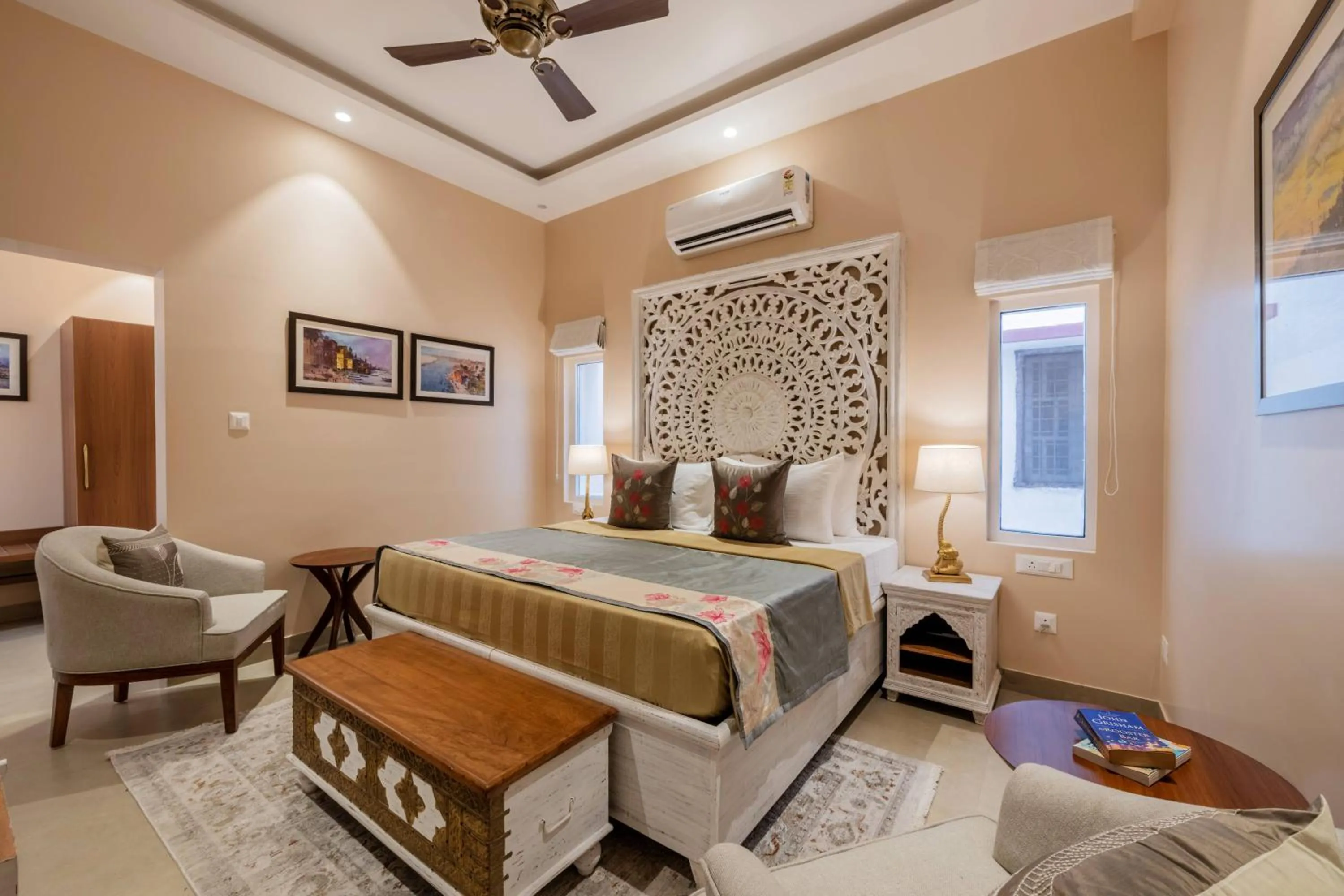 Bed in juSTa Luxe Kashi Parampara, Varanasi