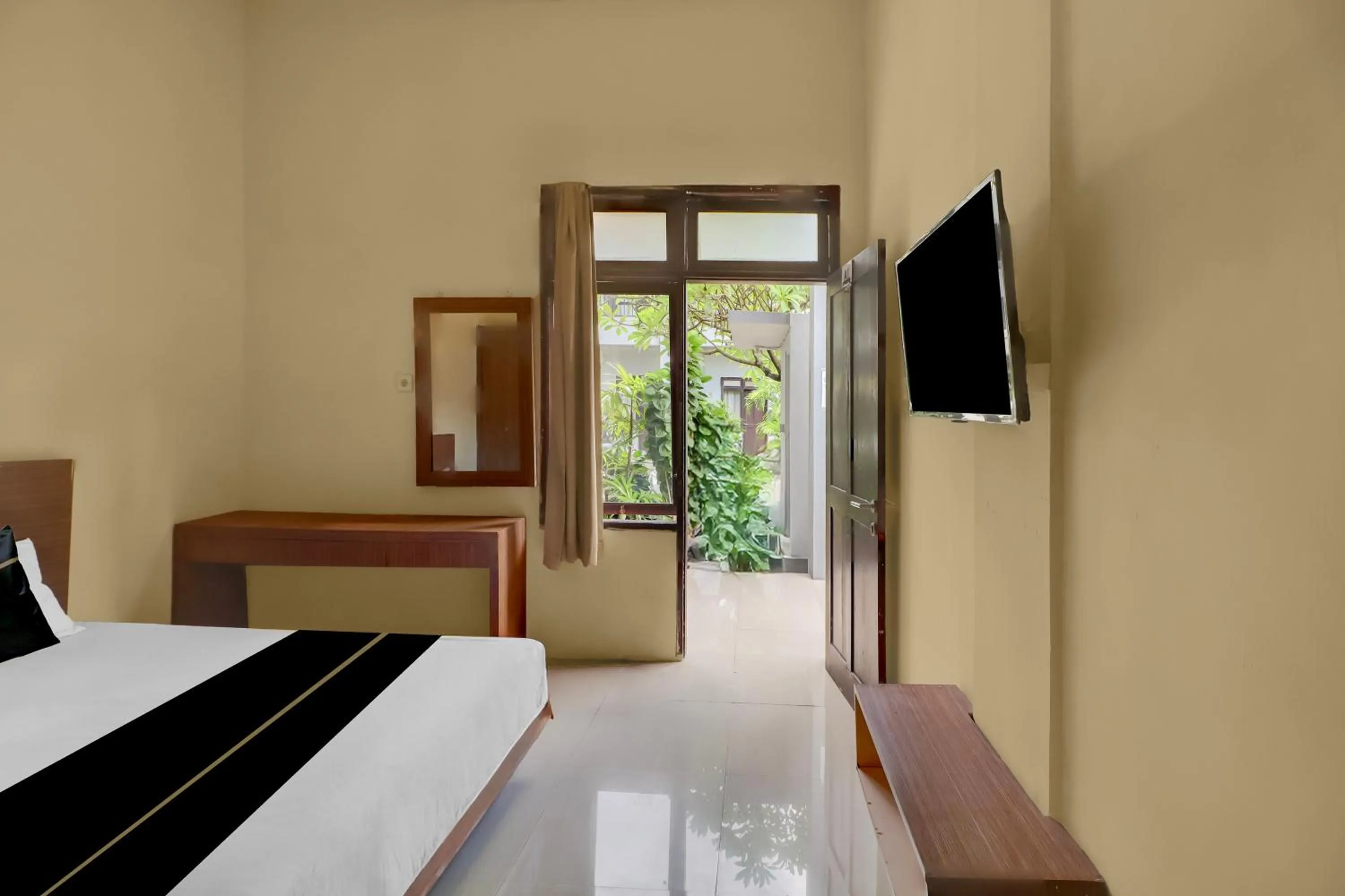 Bedroom, Bed in Hotel O near Trans Studio Theme Park formerly Cyloam Residence