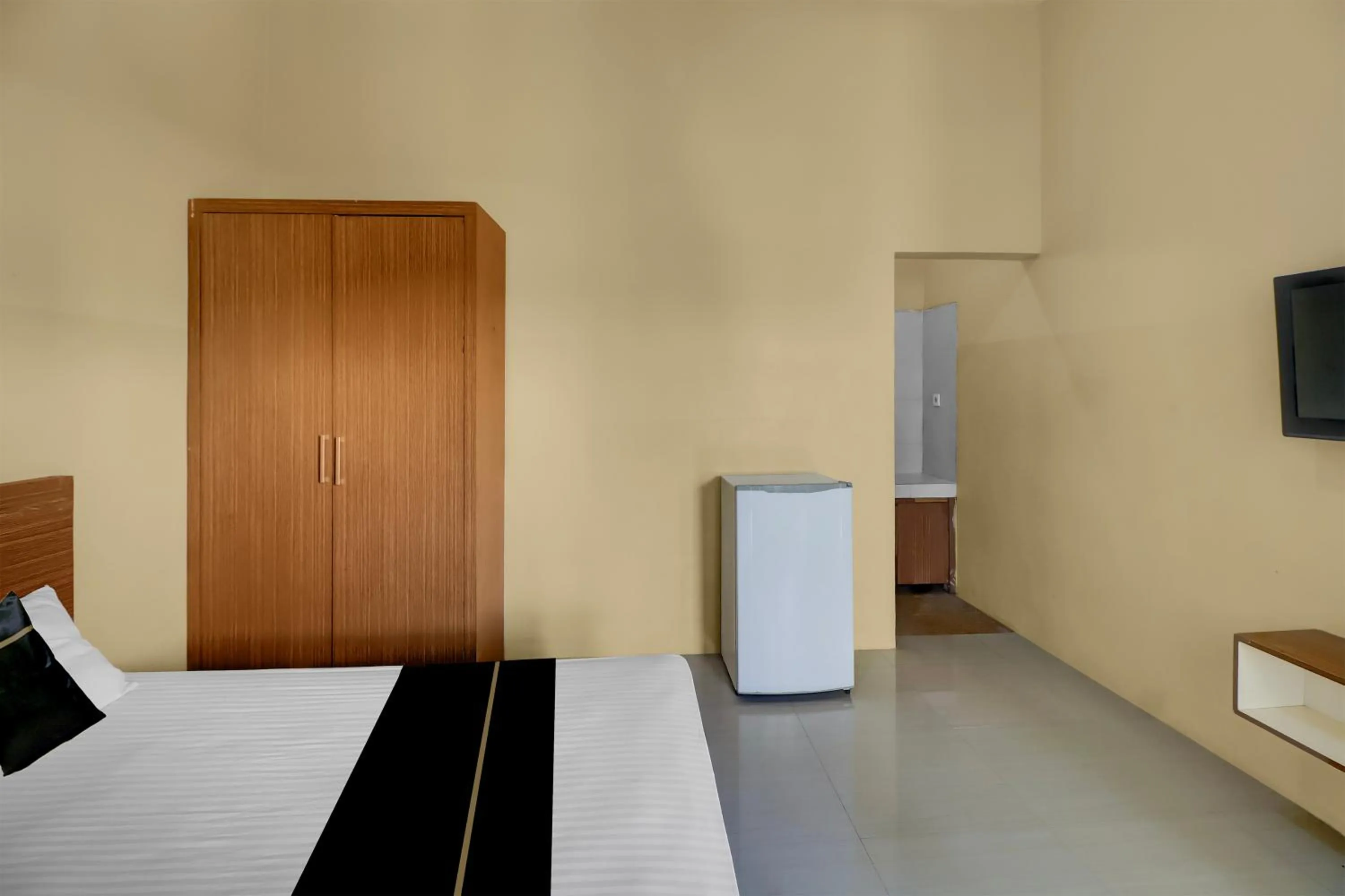 Bedroom, Bed in Hotel O near Trans Studio Theme Park formerly Cyloam Residence