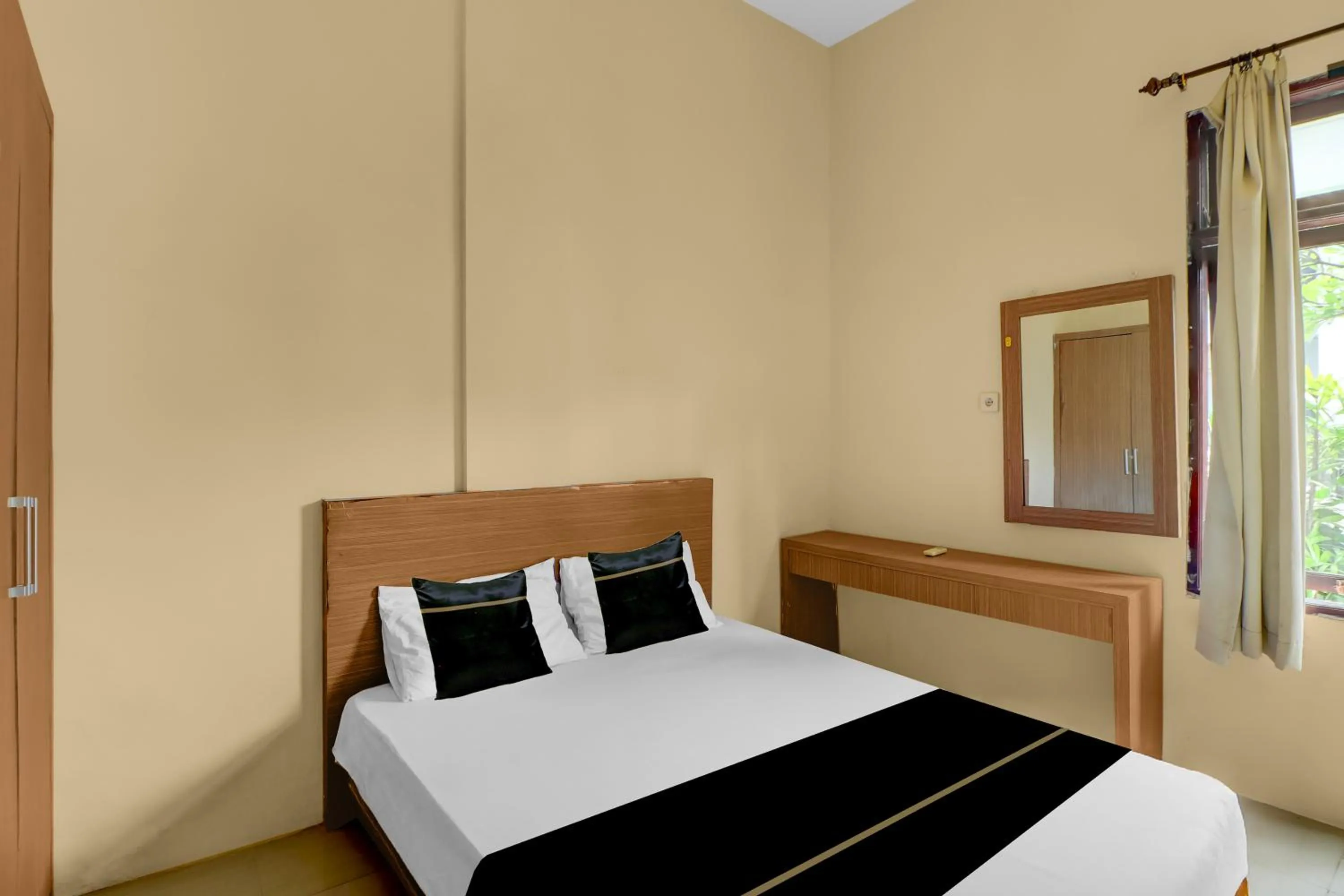 Bedroom, Bed in Hotel O near Trans Studio Theme Park formerly Cyloam Residence