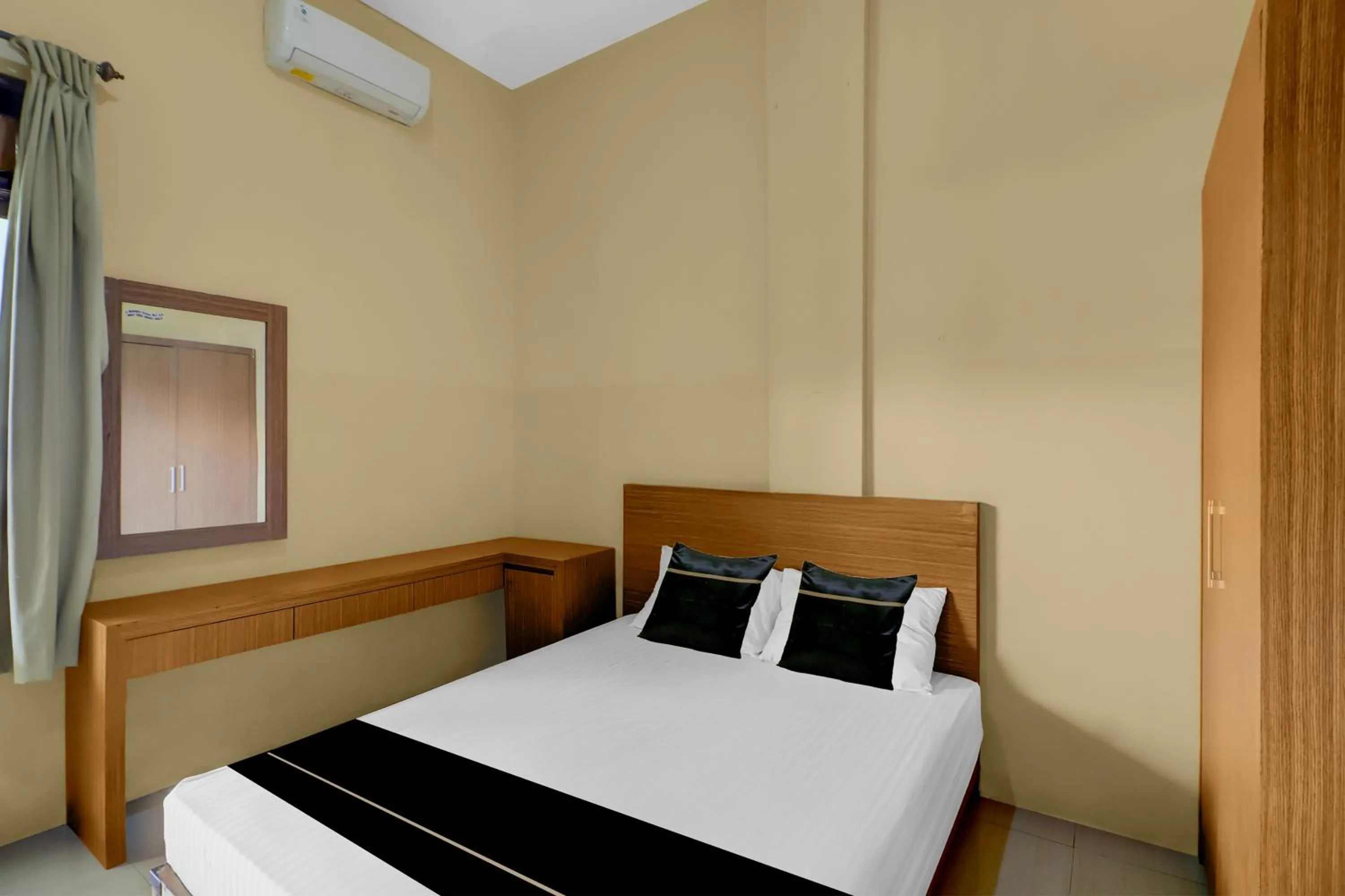 Bedroom, Bed in Hotel O near Trans Studio Theme Park formerly Cyloam Residence